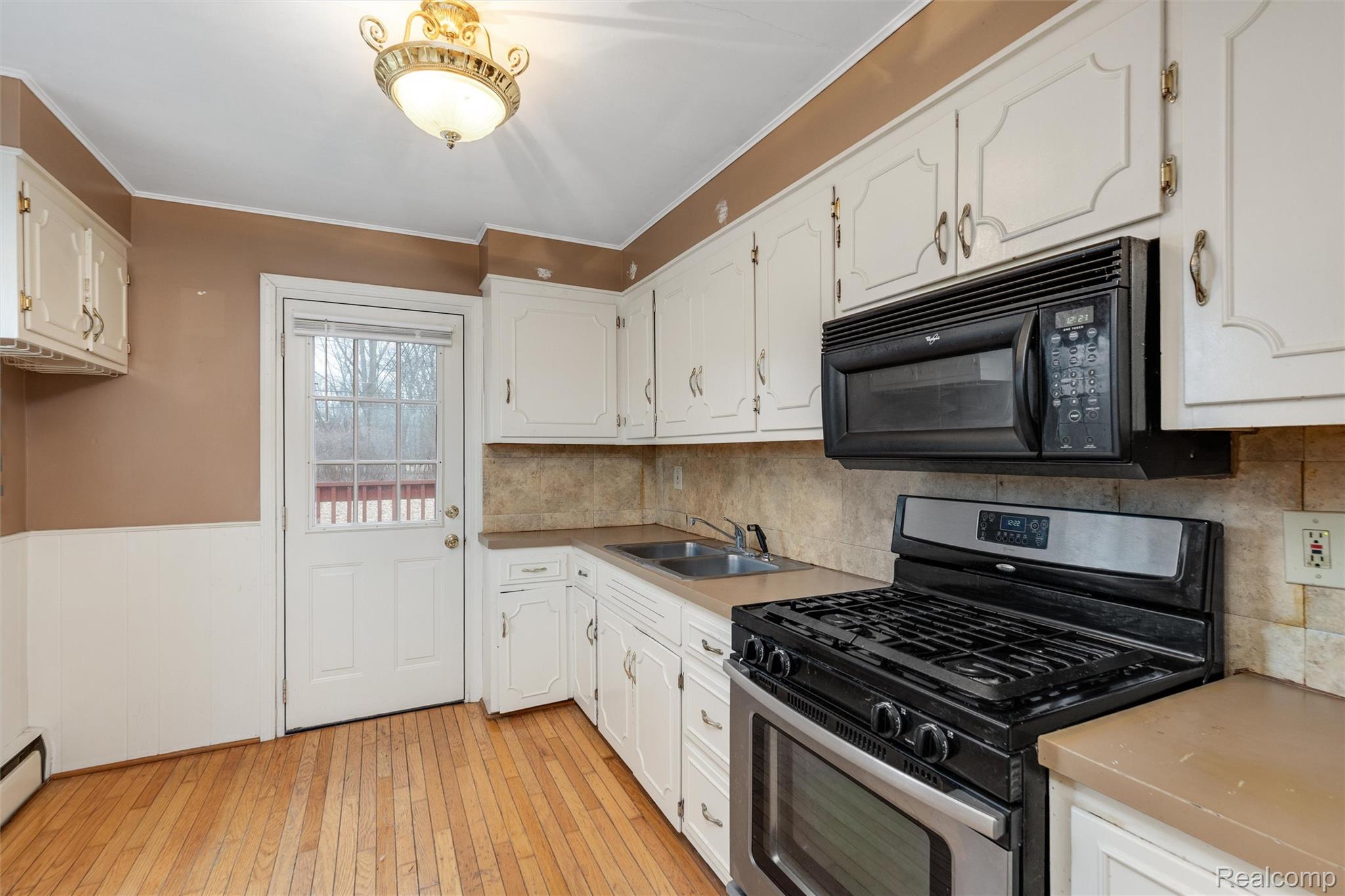 19325 Brentwood Street