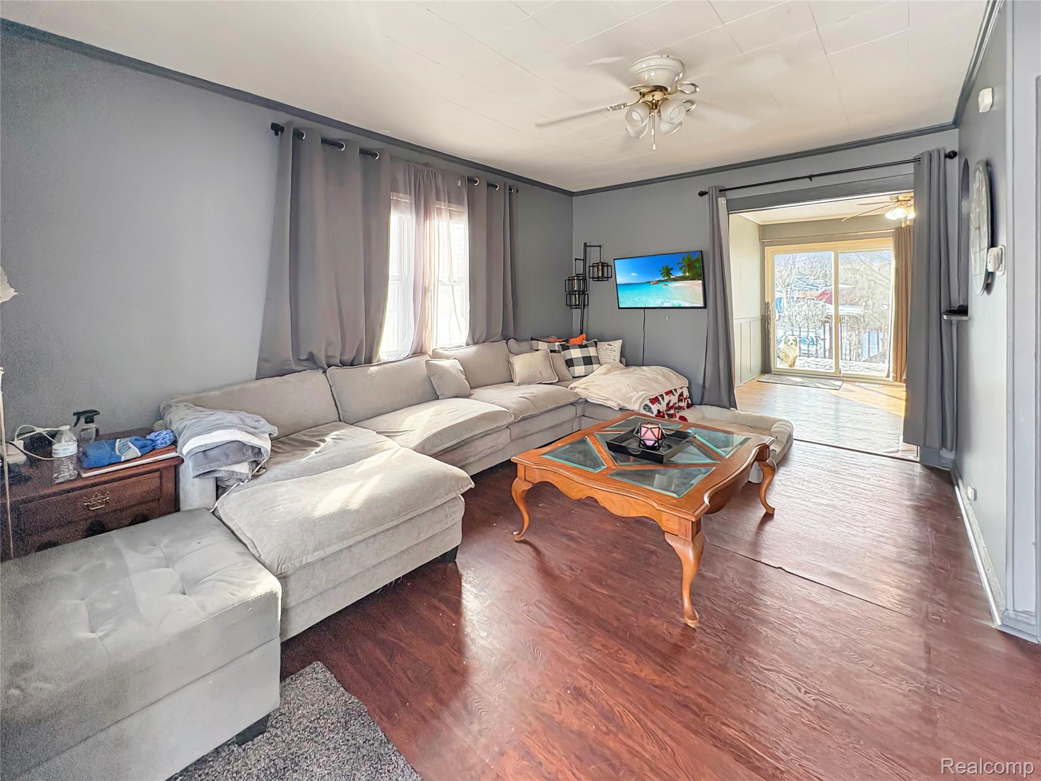 211 N Saginaw Street N