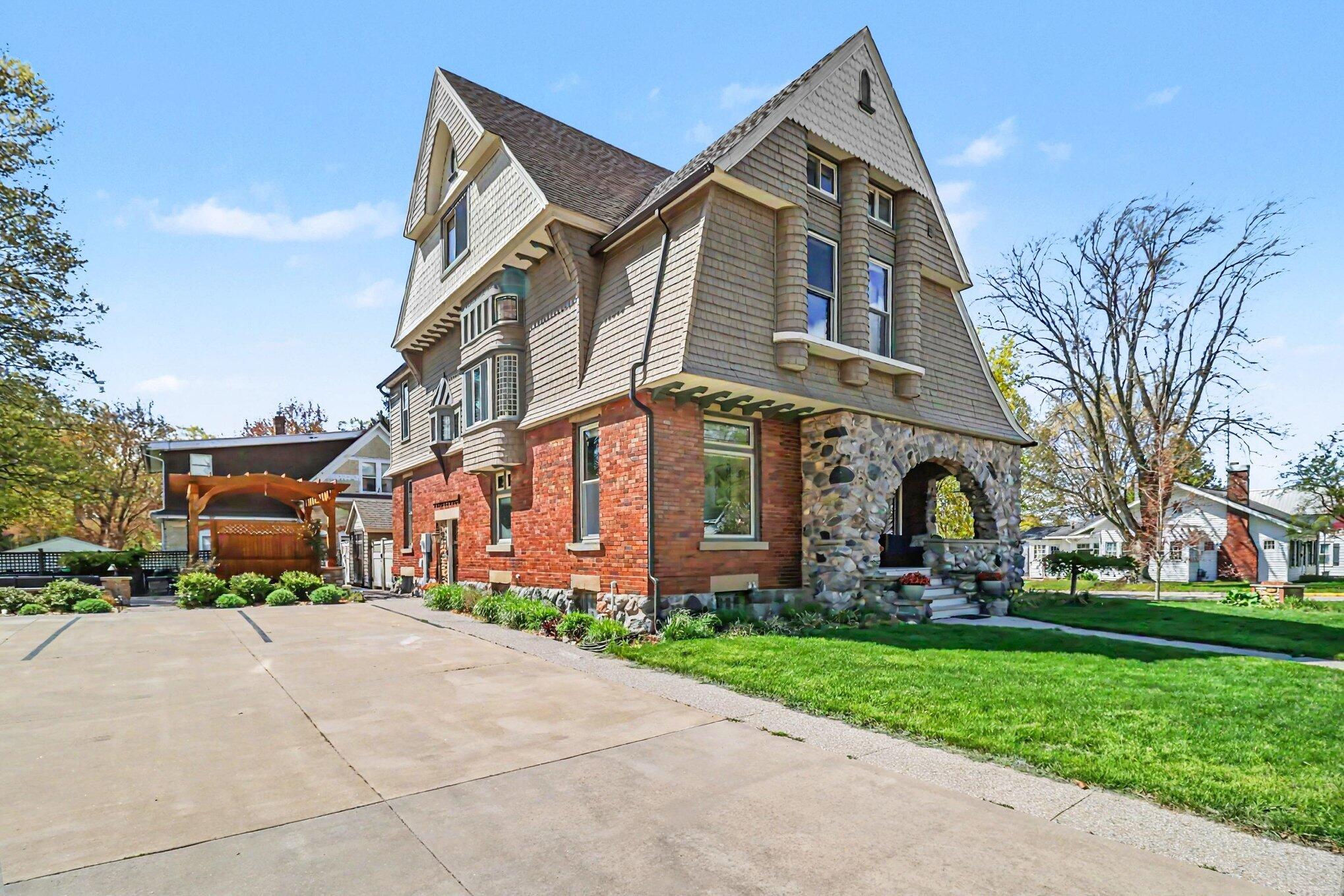 303 S Courtland Street