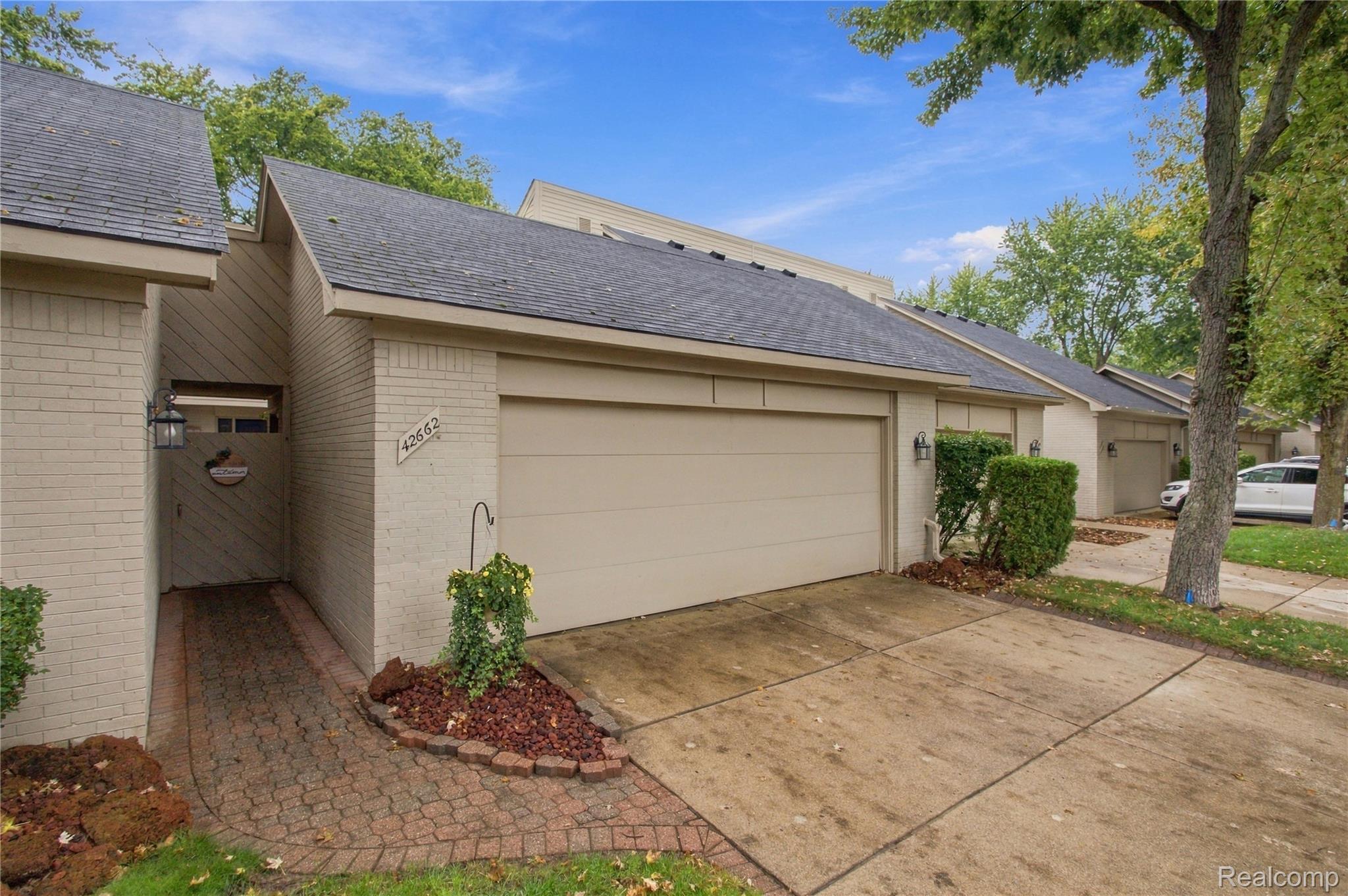 42662 Elizabeth Place