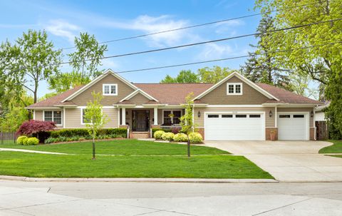 1605 LLOYD Avenue Royal Oak City MI 48073