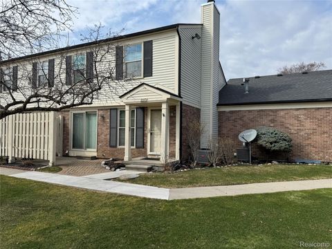 1597 Dover Hill S Walled Lake City MI 48390