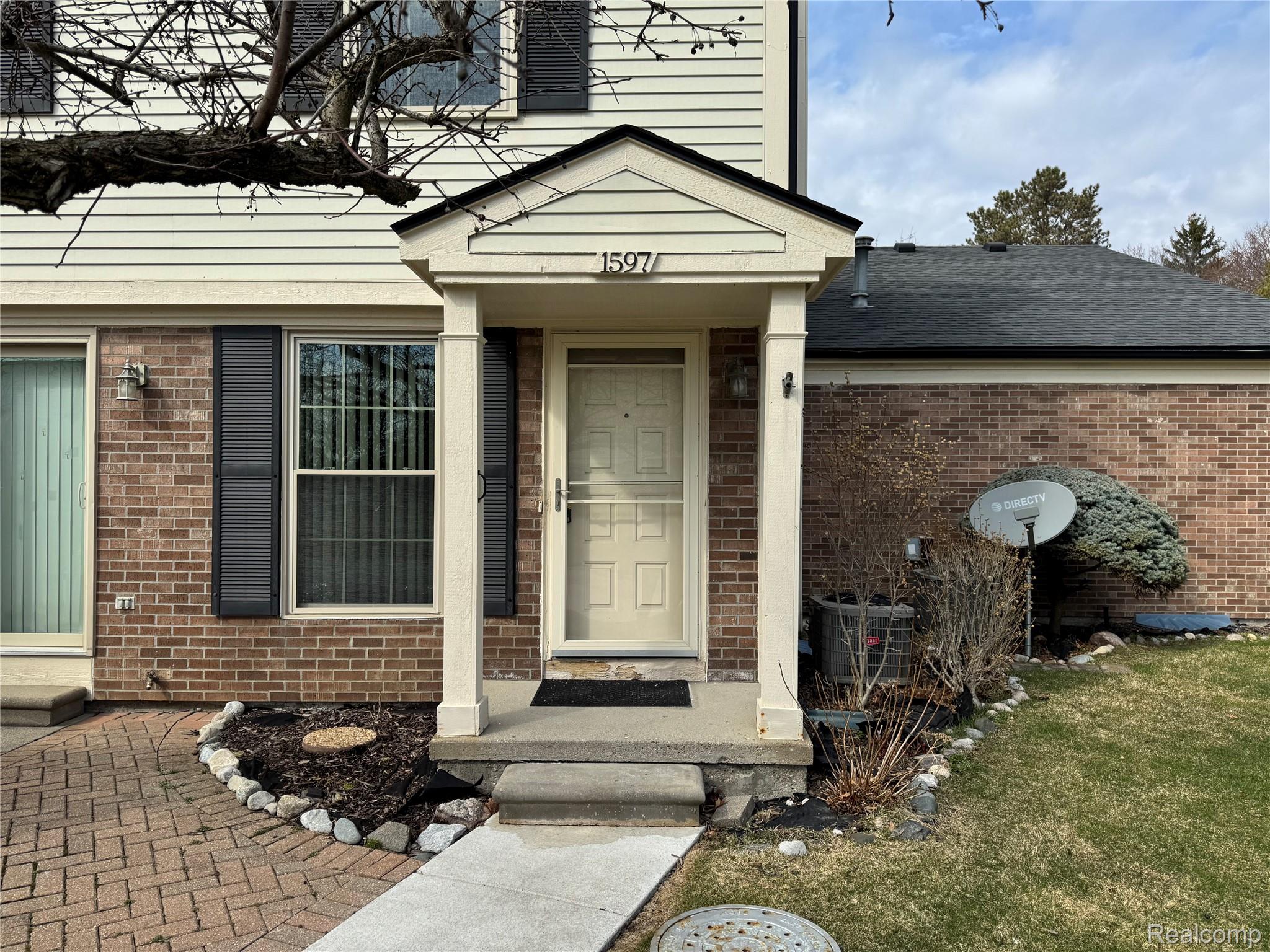 1597 Dover Hill S