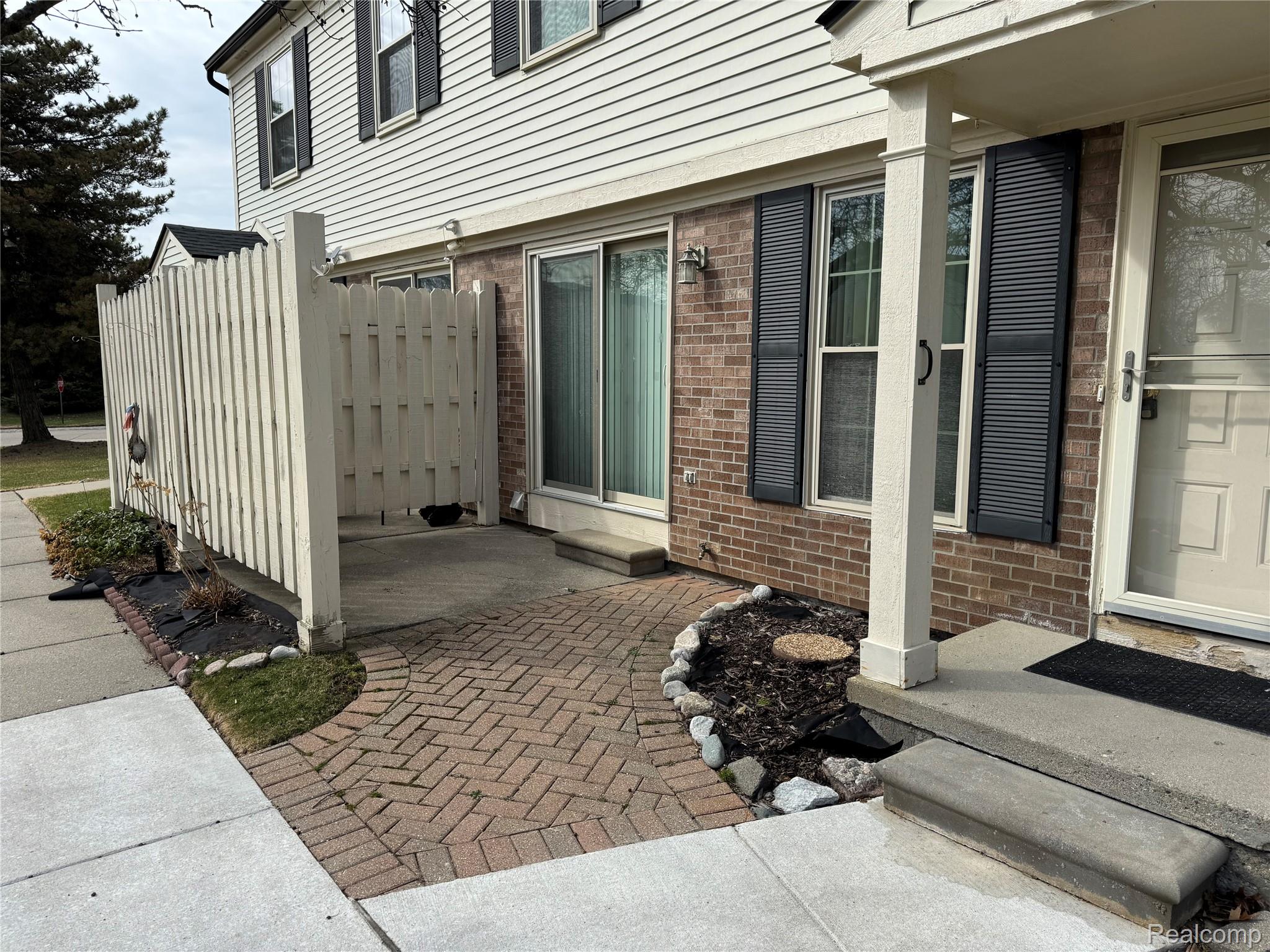1597 Dover Hill S