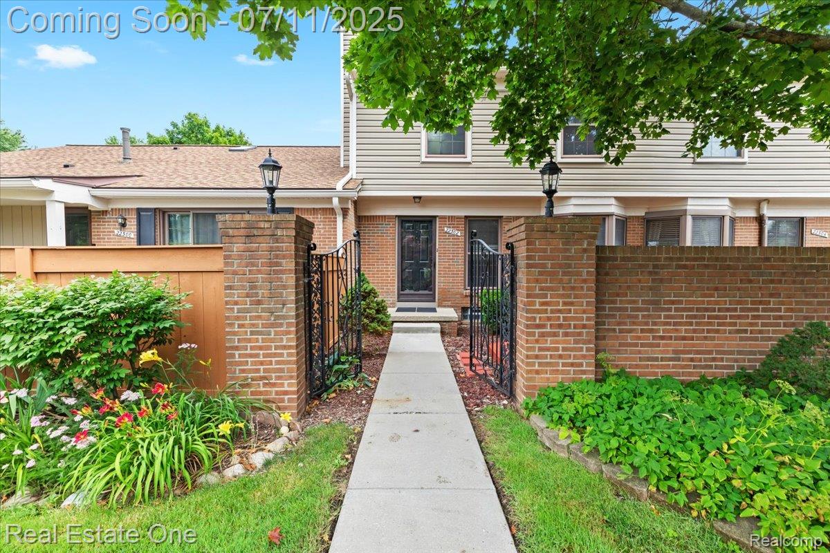 22302 Pondview