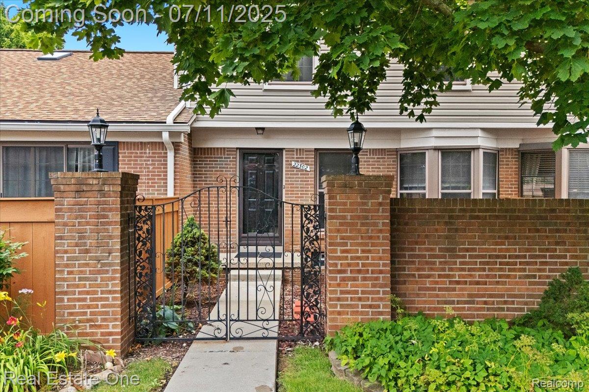 22302 Pondview