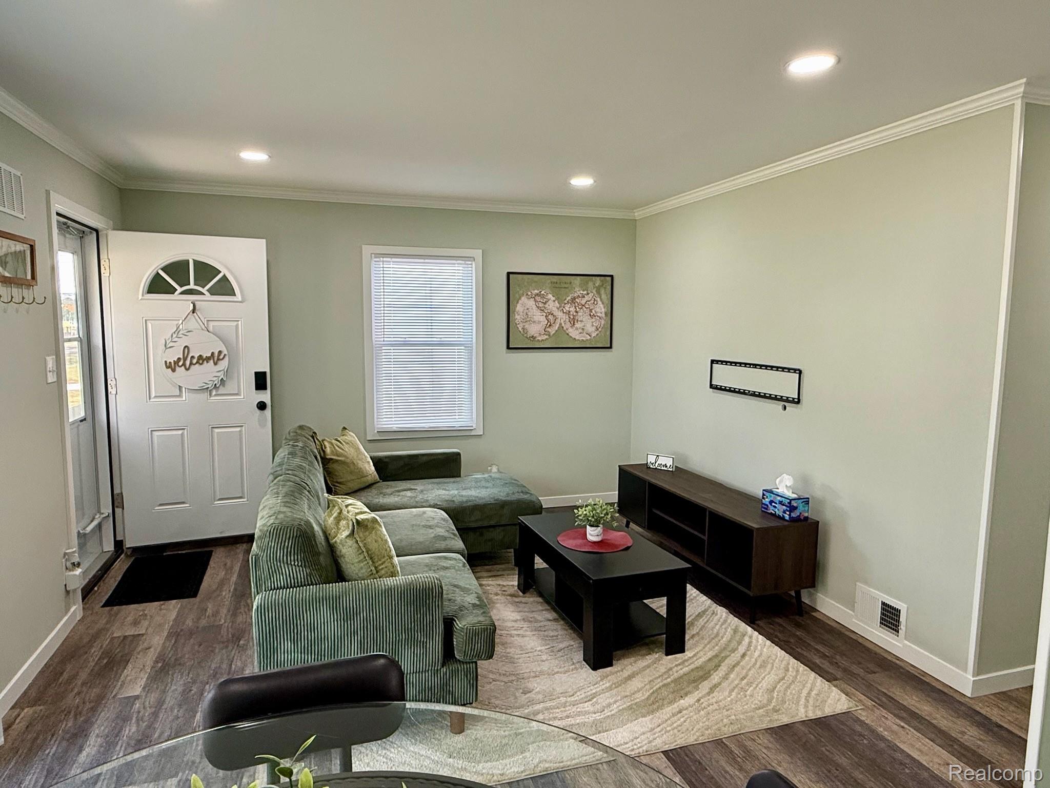 Warren City, Michigan 48089, United States, 3 Bedrooms Bedrooms, ,1 BathroomBathrooms,Residential,Active,237371