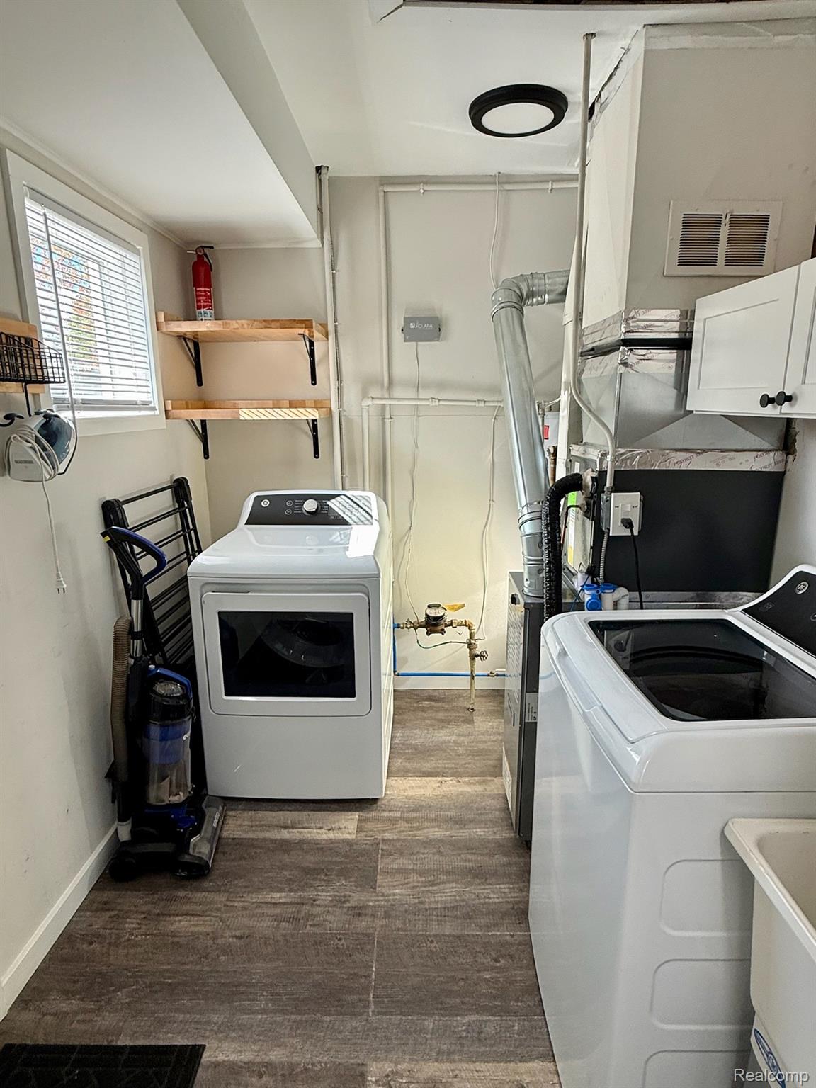 Warren City, Michigan 48089, United States, 3 Bedrooms Bedrooms, ,1 BathroomBathrooms,Residential,Active,237371