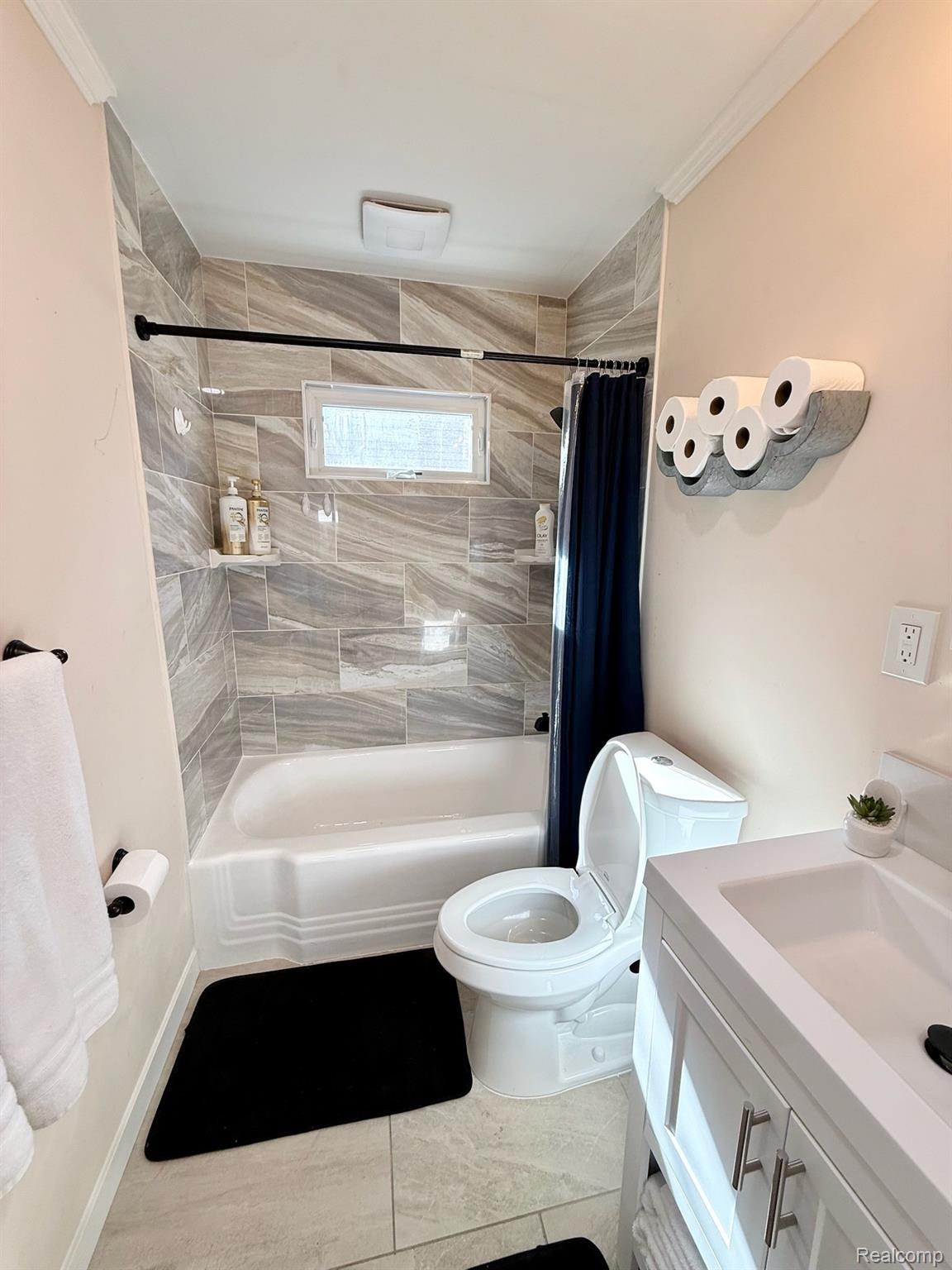 Warren City, Michigan 48089, United States, 3 Bedrooms Bedrooms, ,1 BathroomBathrooms,Residential,Active,237371