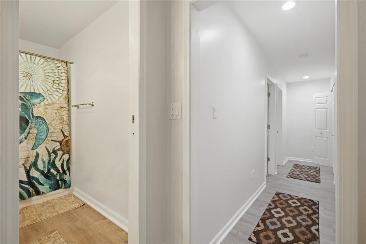 Waterford Charter Township, Michigan 48328, United States, 4 Bedrooms Bedrooms, ,2 BathroomsBathrooms,Residential,Pending,130878