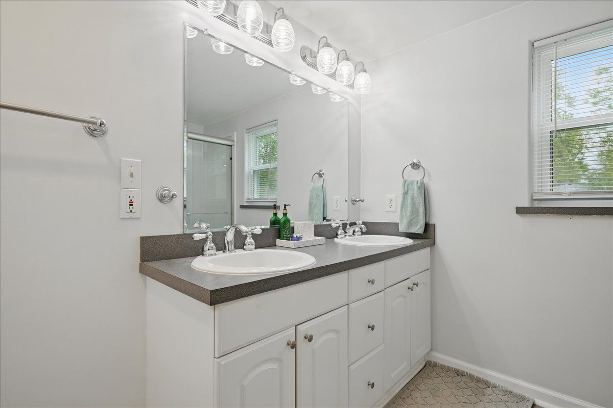 Waterford Charter Township, Michigan 48328, United States, 4 Bedrooms Bedrooms, ,2 BathroomsBathrooms,Residential,Pending,130878