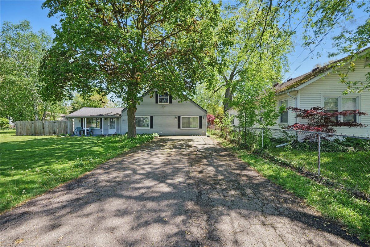 Waterford Charter Township, Michigan 48328, United States, 4 Bedrooms Bedrooms, ,2 BathroomsBathrooms,Residential,Pending,130878