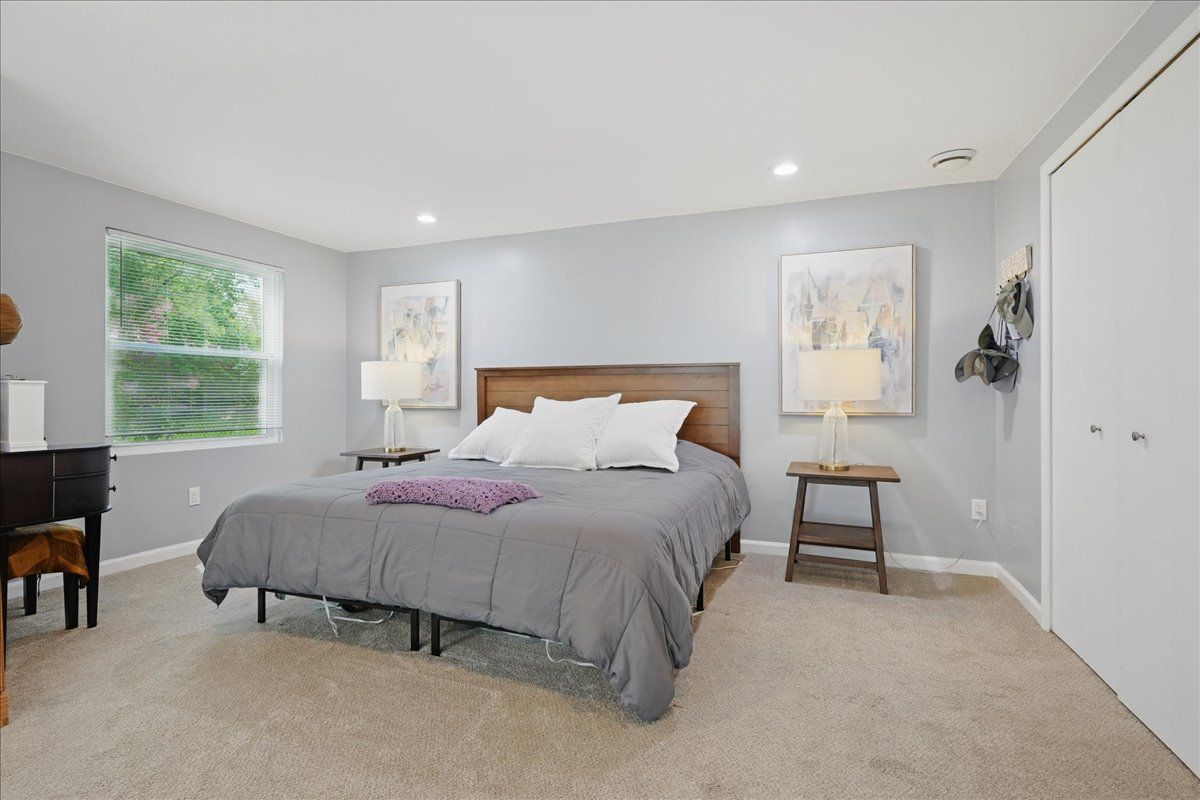 Waterford Charter Township, Michigan 48328, United States, 4 Bedrooms Bedrooms, ,2 BathroomsBathrooms,Residential,Pending,130878