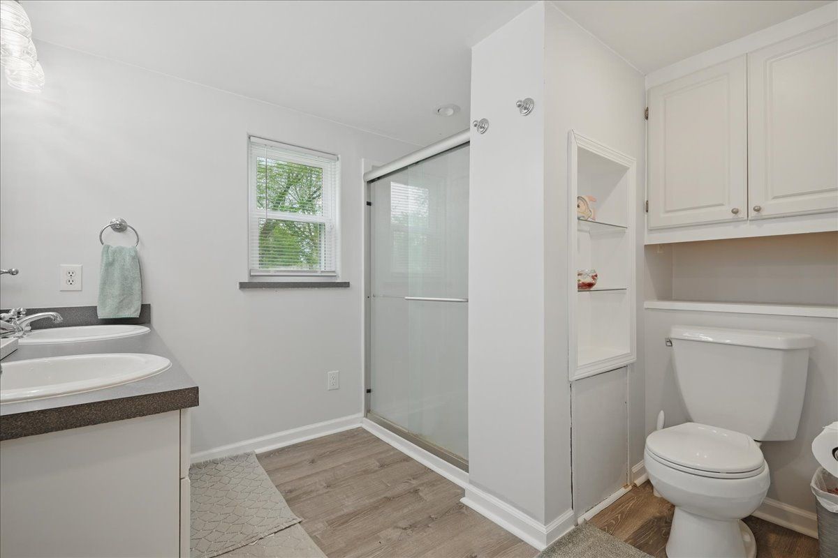 Waterford Charter Township, Michigan 48328, United States, 4 Bedrooms Bedrooms, ,2 BathroomsBathrooms,Residential,Pending,130878