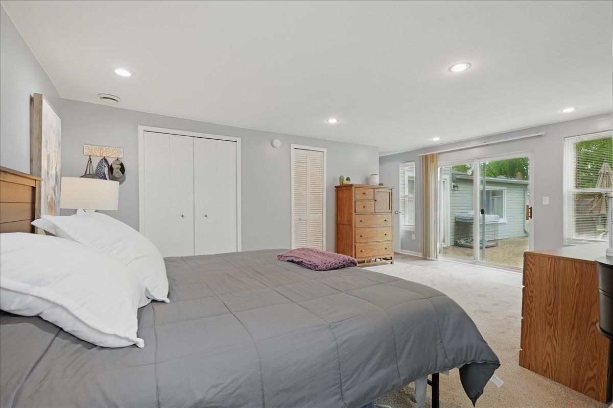 Waterford Charter Township, Michigan 48328, United States, 4 Bedrooms Bedrooms, ,2 BathroomsBathrooms,Residential,Pending,130878