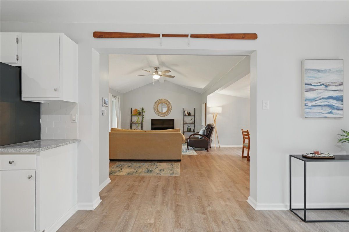 Waterford Charter Township, Michigan 48328, United States, 4 Bedrooms Bedrooms, ,2 BathroomsBathrooms,Residential,Pending,130878