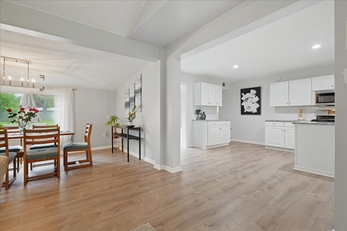 Waterford Charter Township, Michigan 48328, United States, 4 Bedrooms Bedrooms, ,2 BathroomsBathrooms,Residential,Pending,130878