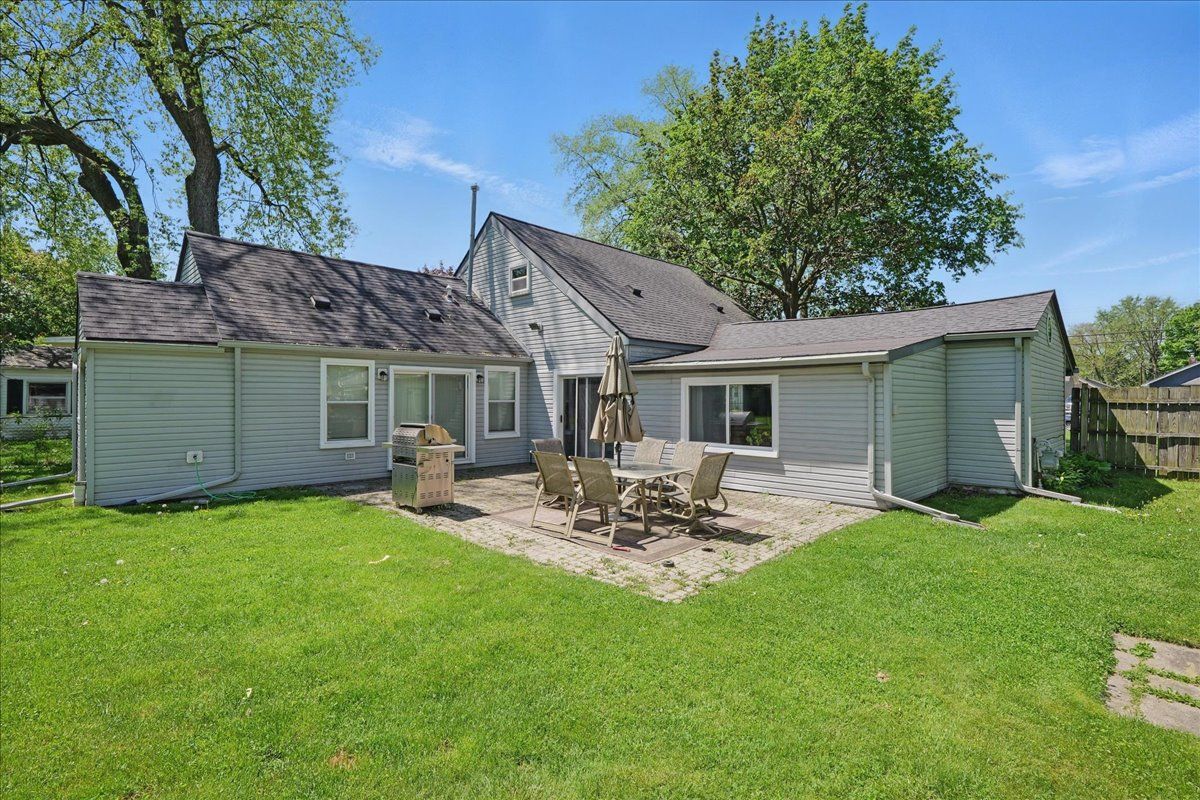 Waterford Charter Township, Michigan 48328, United States, 4 Bedrooms Bedrooms, ,2 BathroomsBathrooms,Residential,Pending,130878