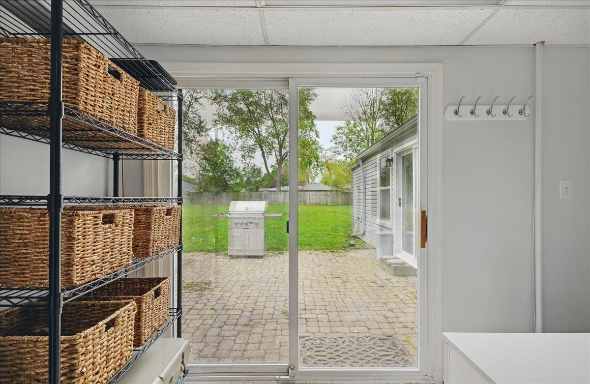 Waterford Charter Township, Michigan 48328, United States, 4 Bedrooms Bedrooms, ,2 BathroomsBathrooms,Residential,Pending,130878