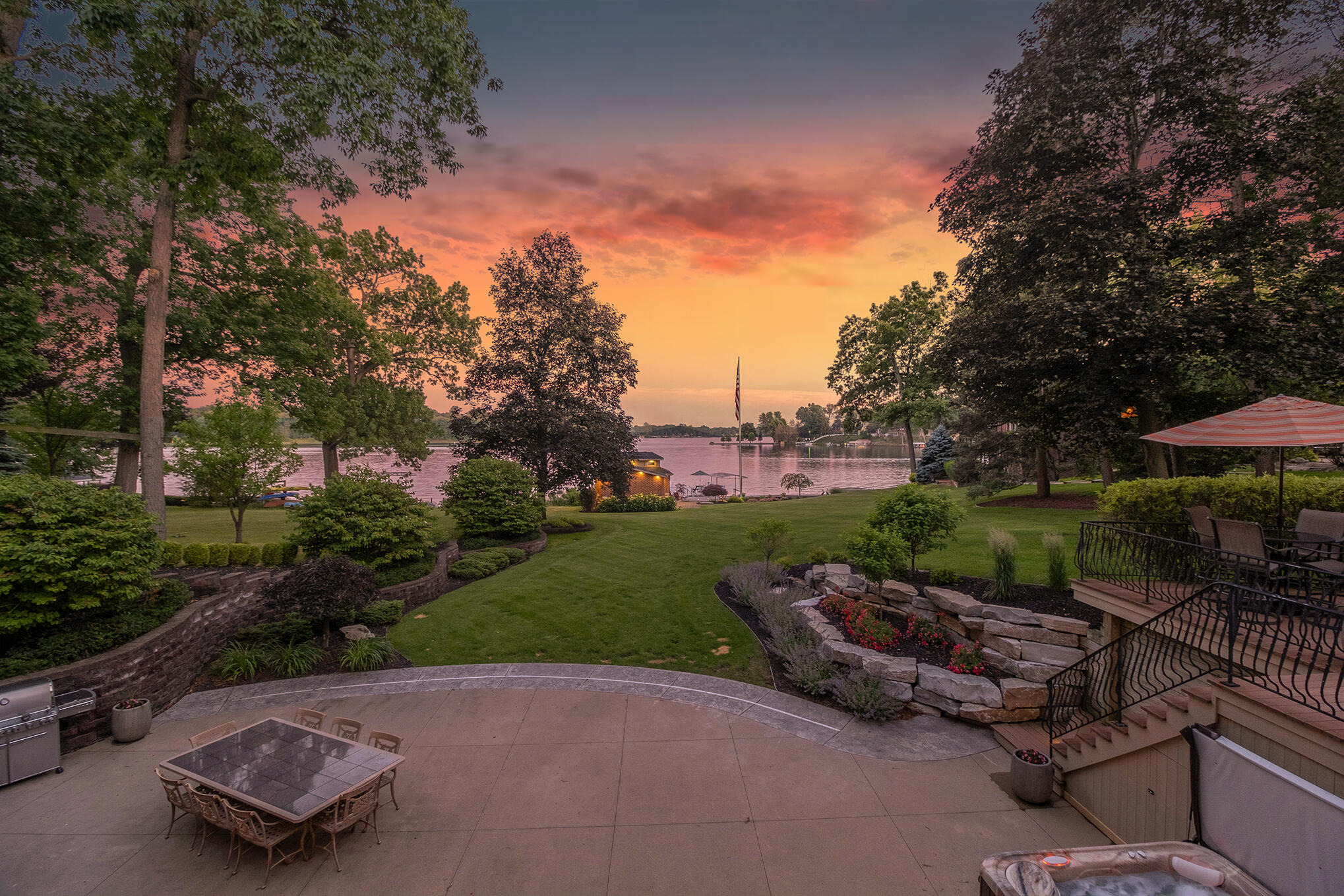 143 Waupakisco Beach