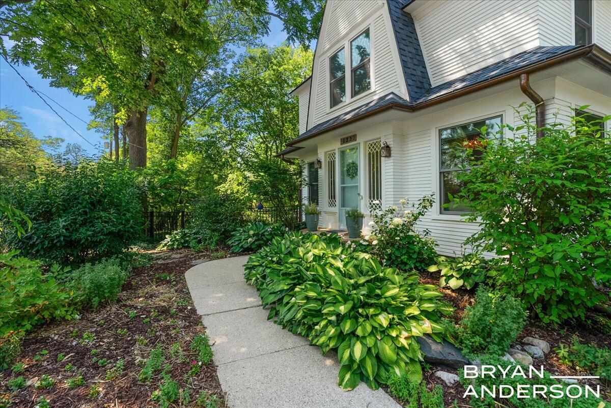 2099 Robinson Road SE