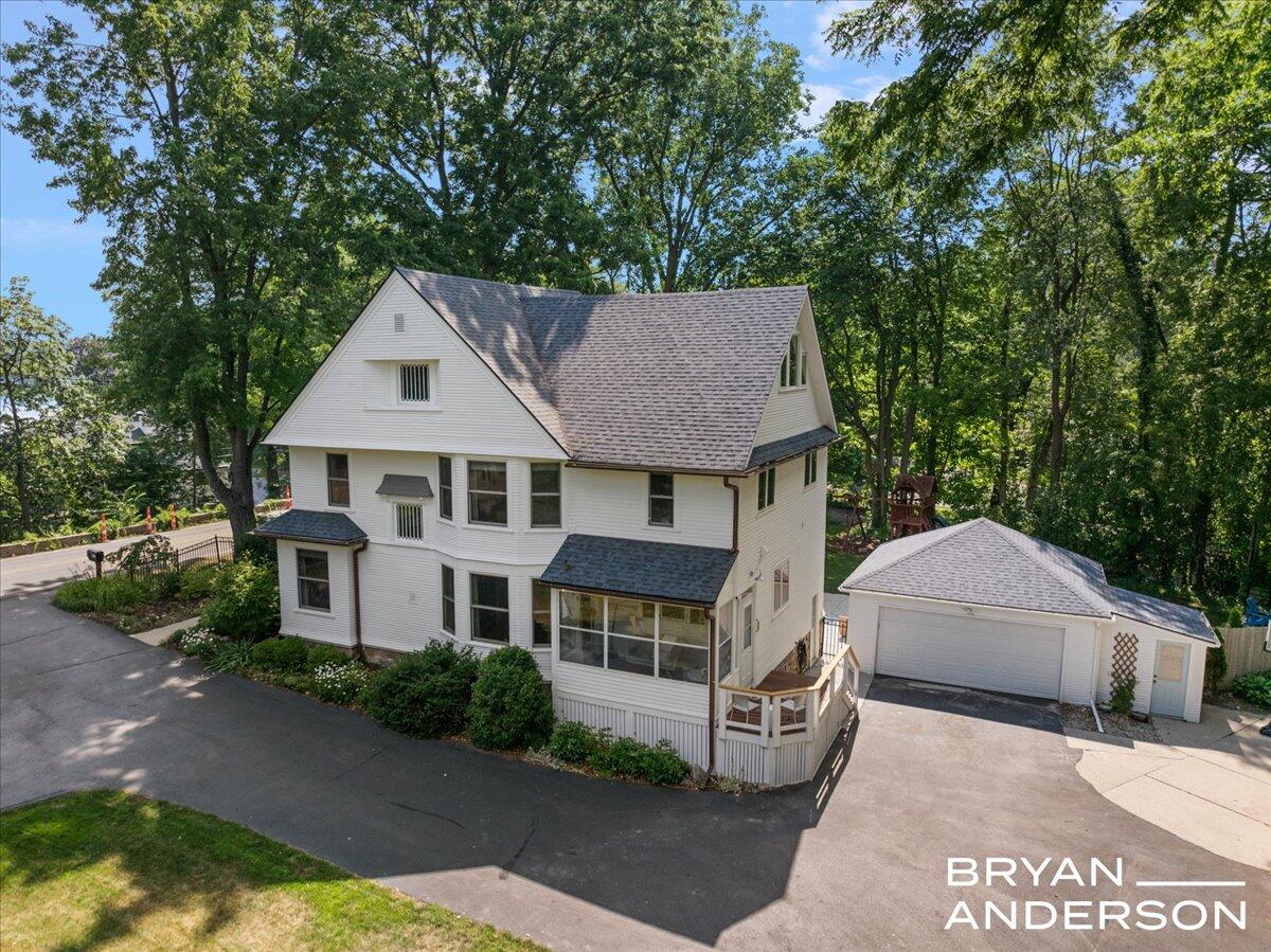 2099 Robinson Road SE