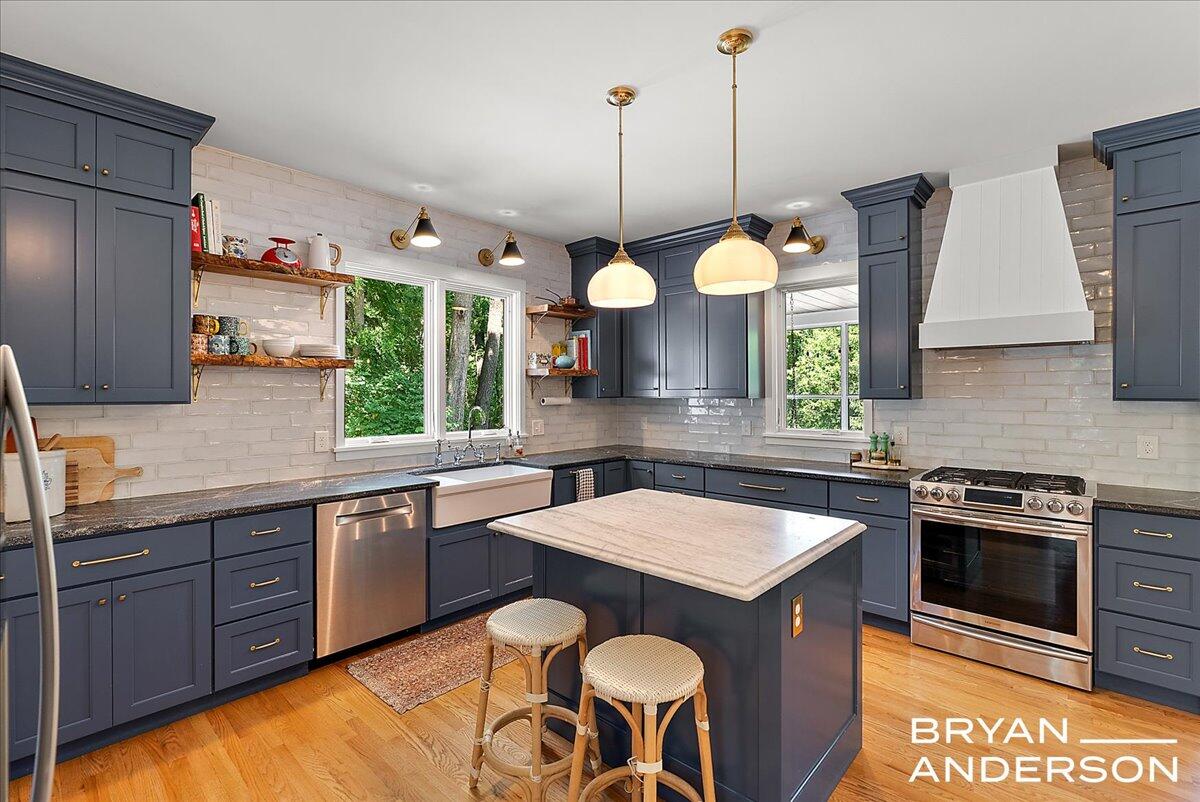 2099 Robinson Road SE