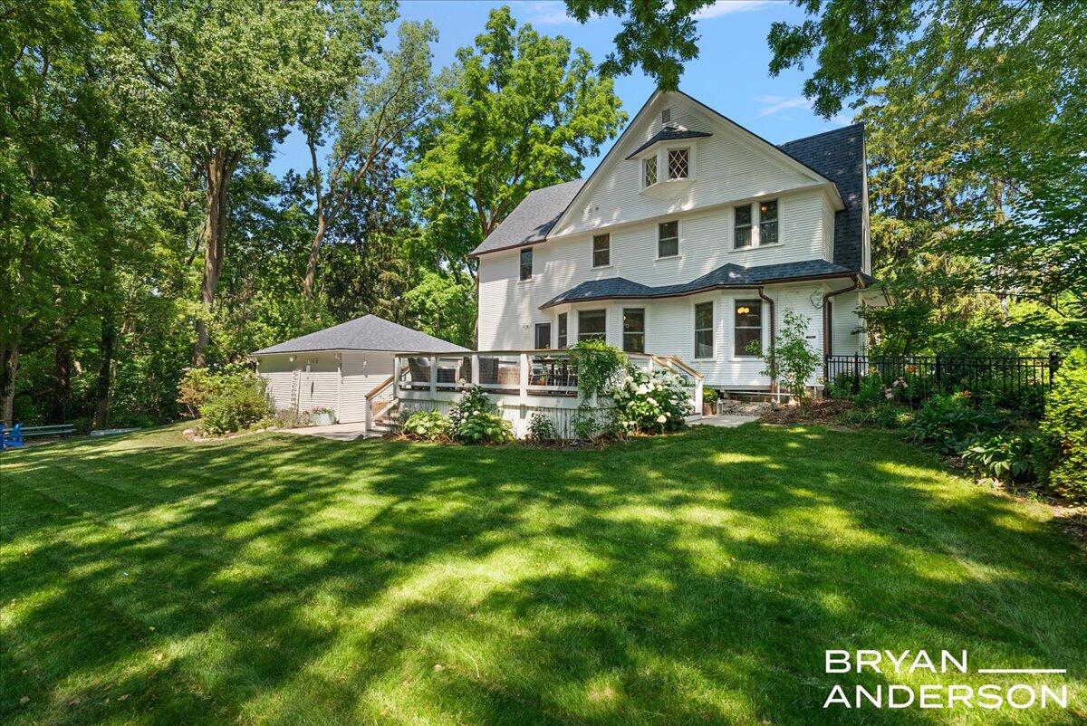 2099 Robinson Road SE