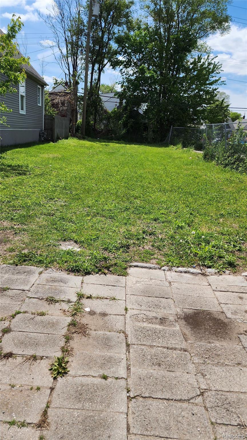 13015 Conant St