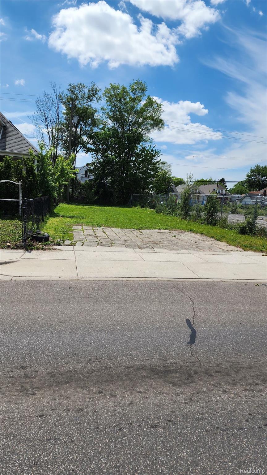 13015 Conant St