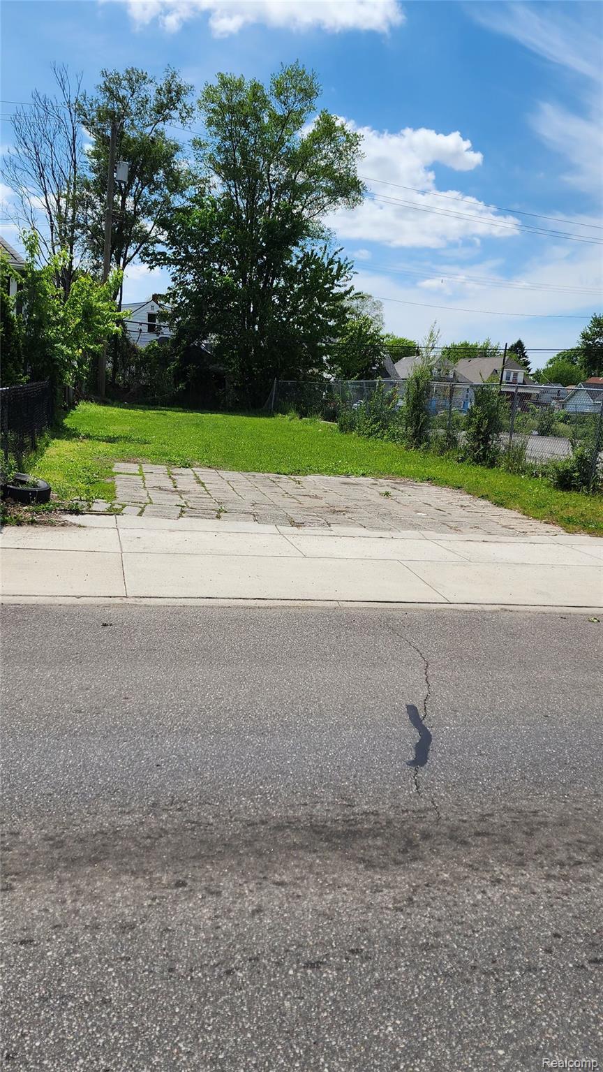 13015 Conant St