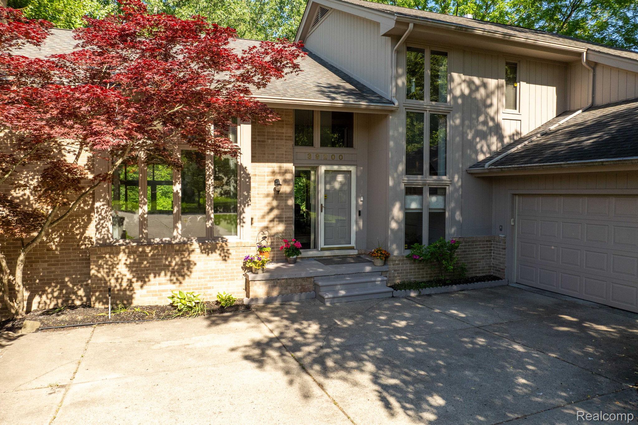 39200 Heatherbrook Drive