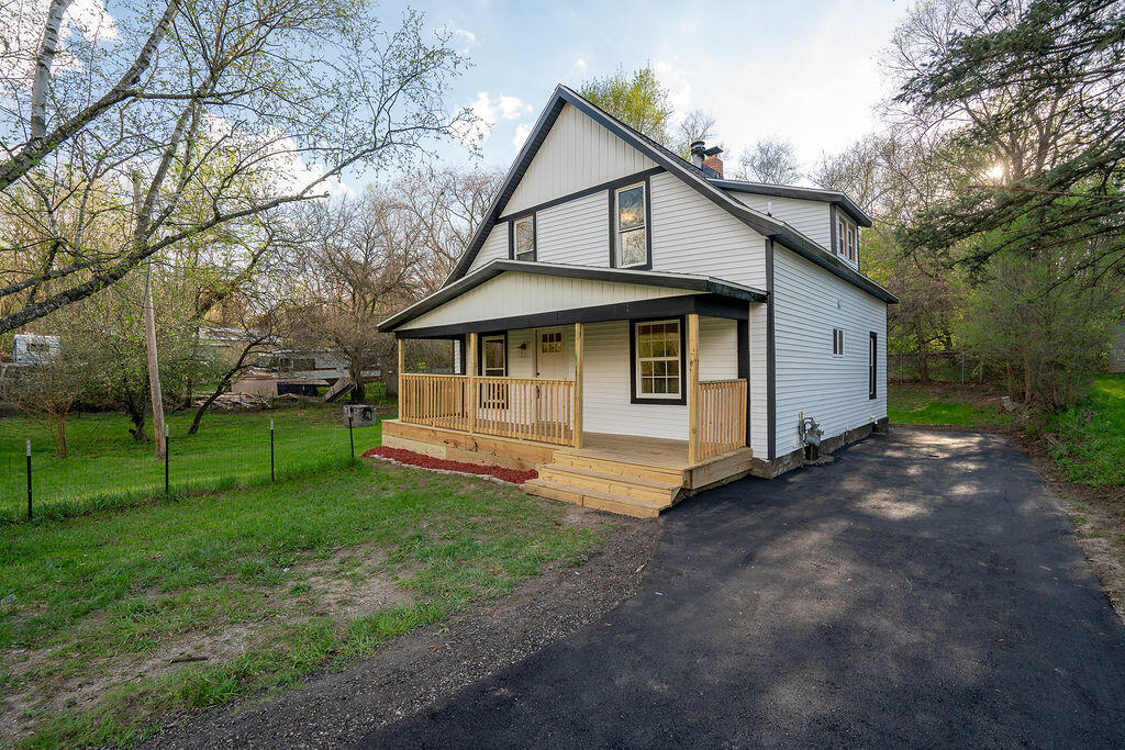 3527 Carlton Avenue NE