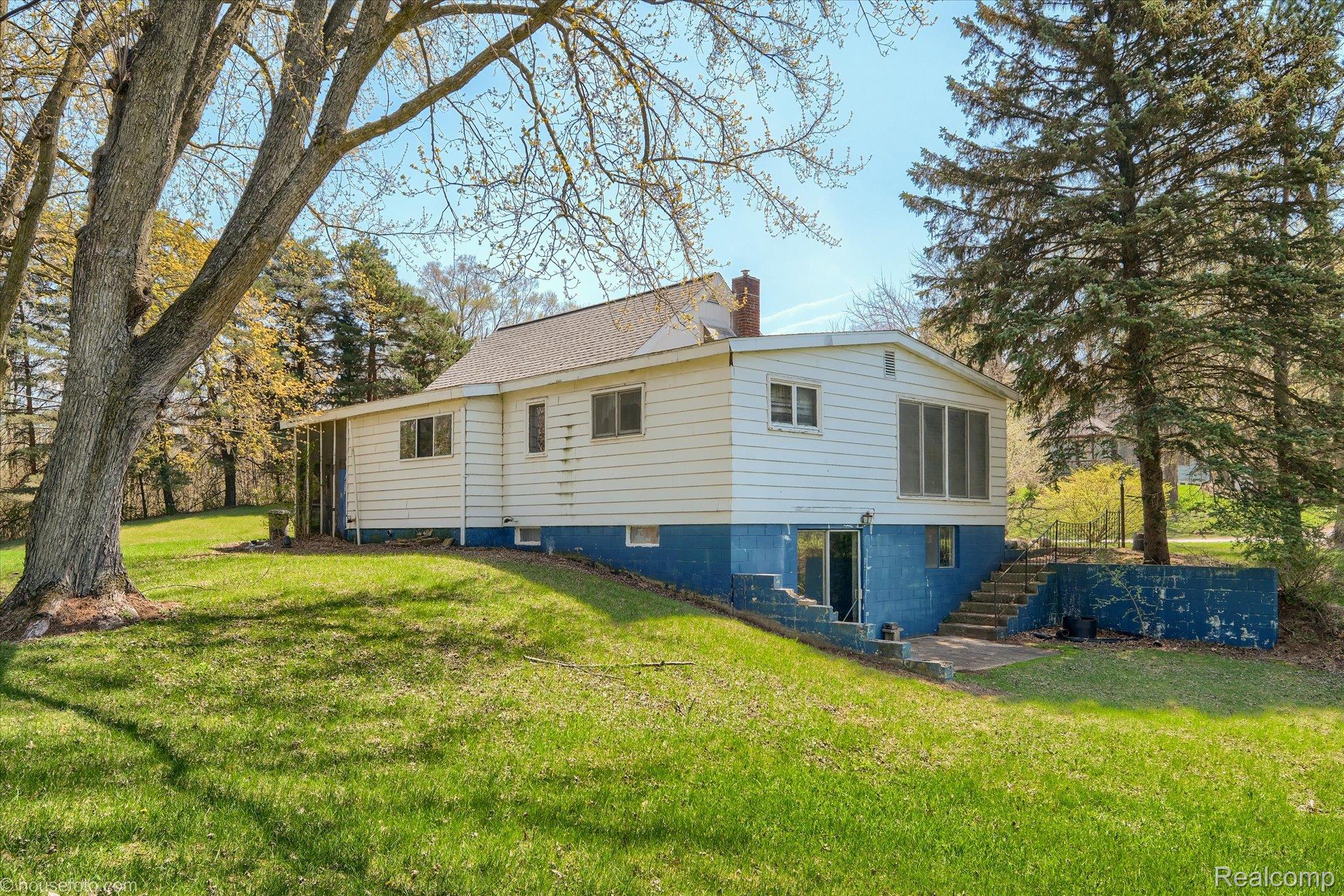 1325 E Barnes Lake Road