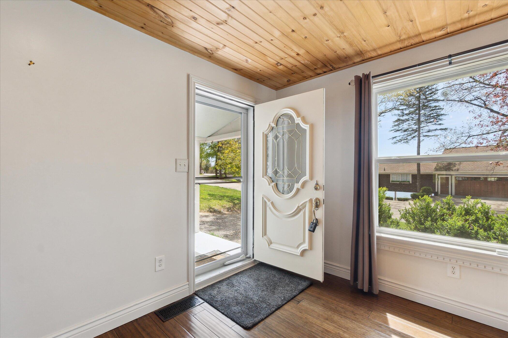 1452 Lakeside Drive