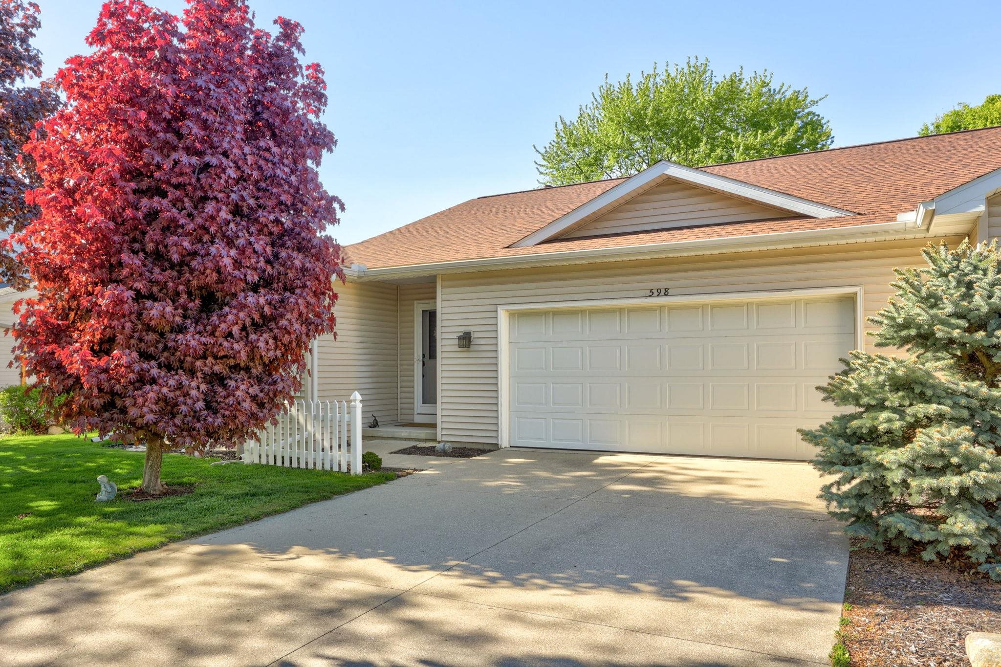 598 W Schleier Street