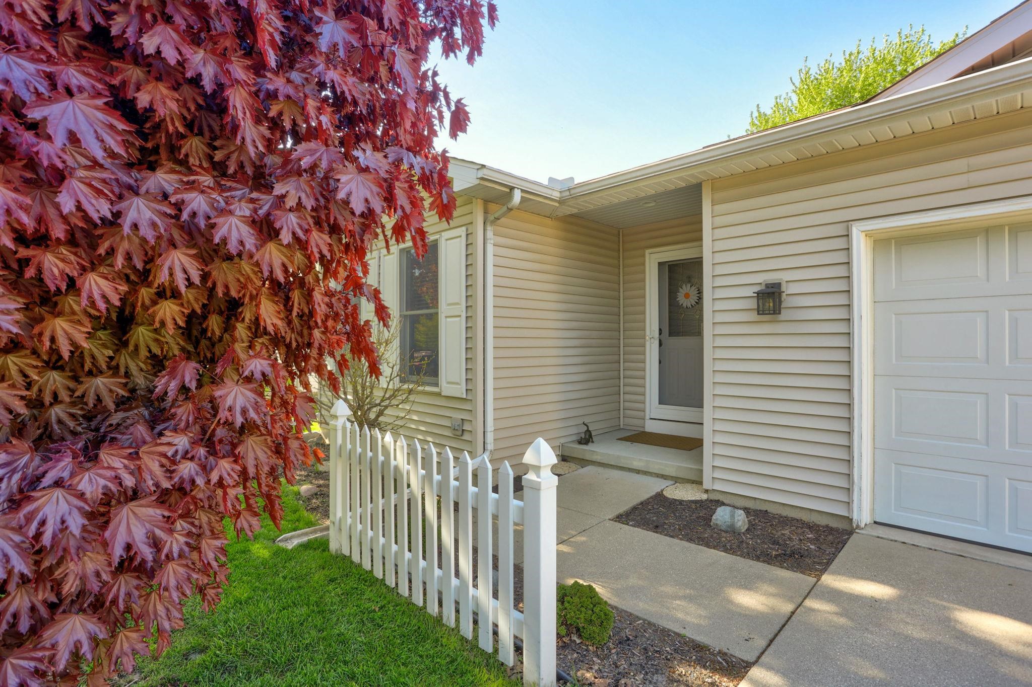 598 W Schleier Street