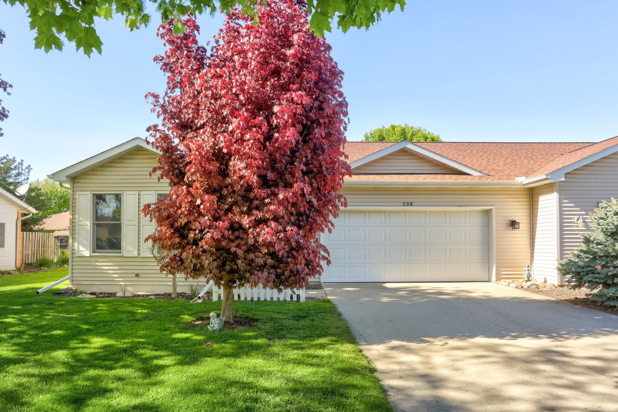 598 W Schleier Street