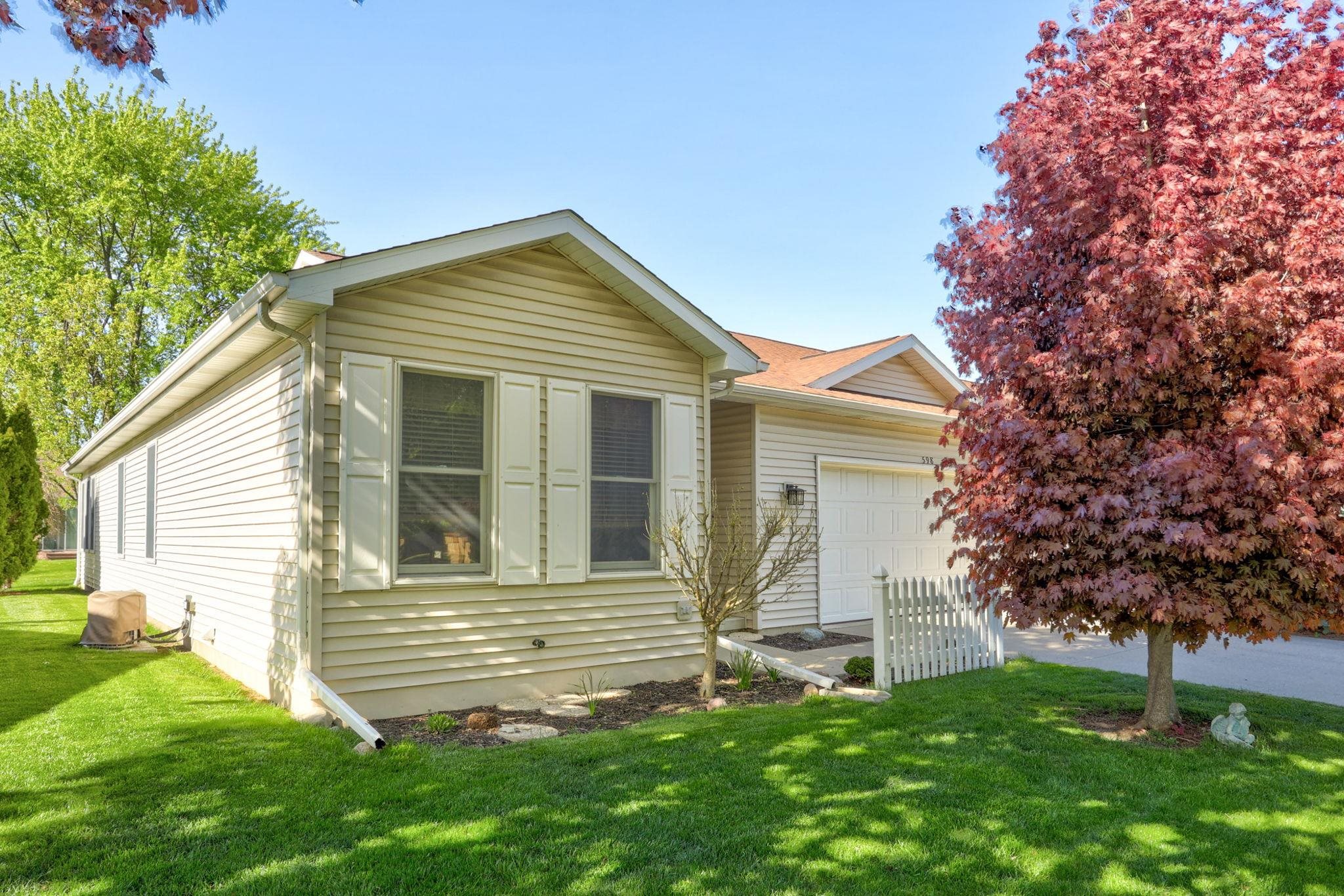 598 W Schleier Street