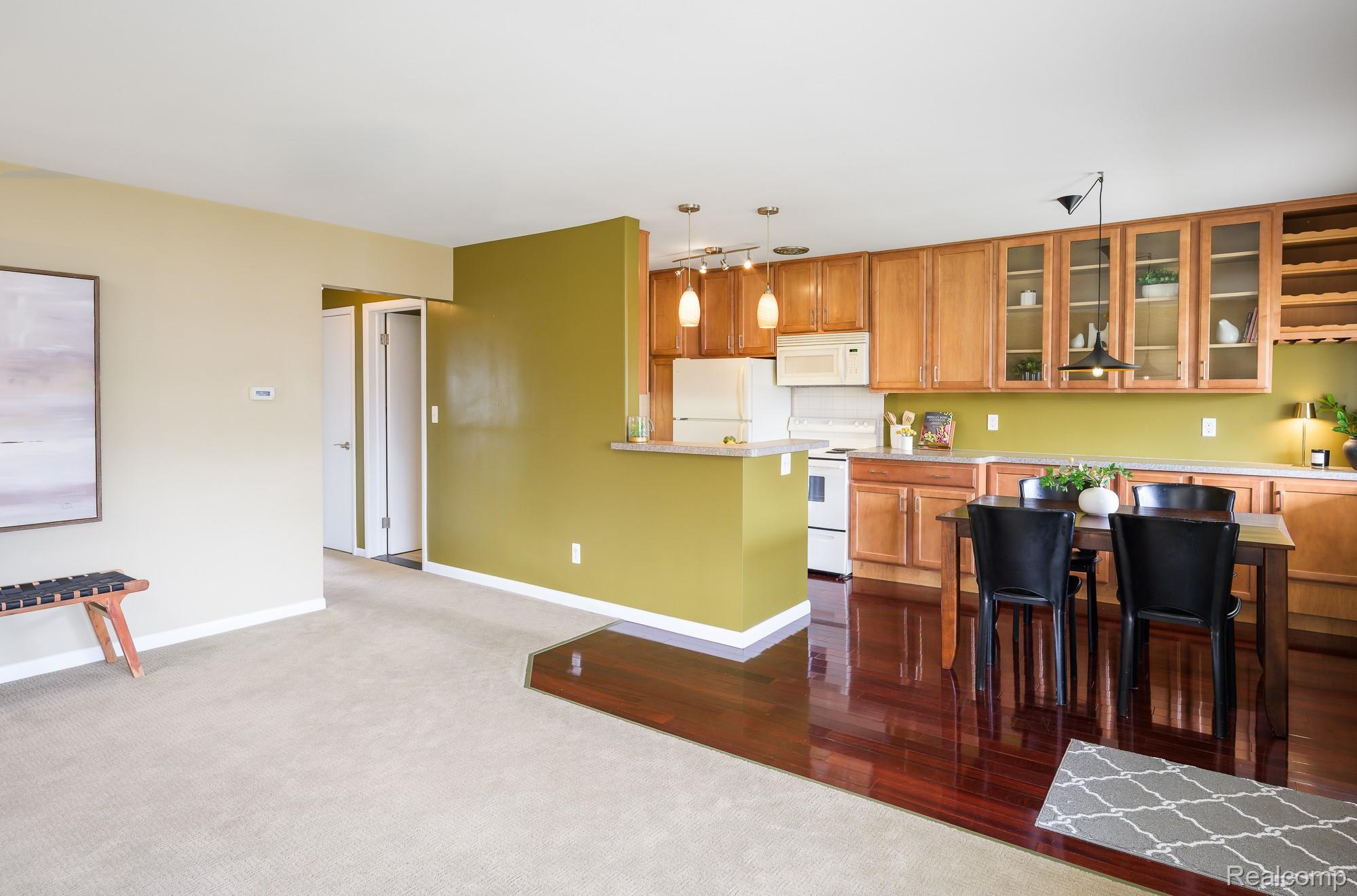 2125 Clawson Avenue 204