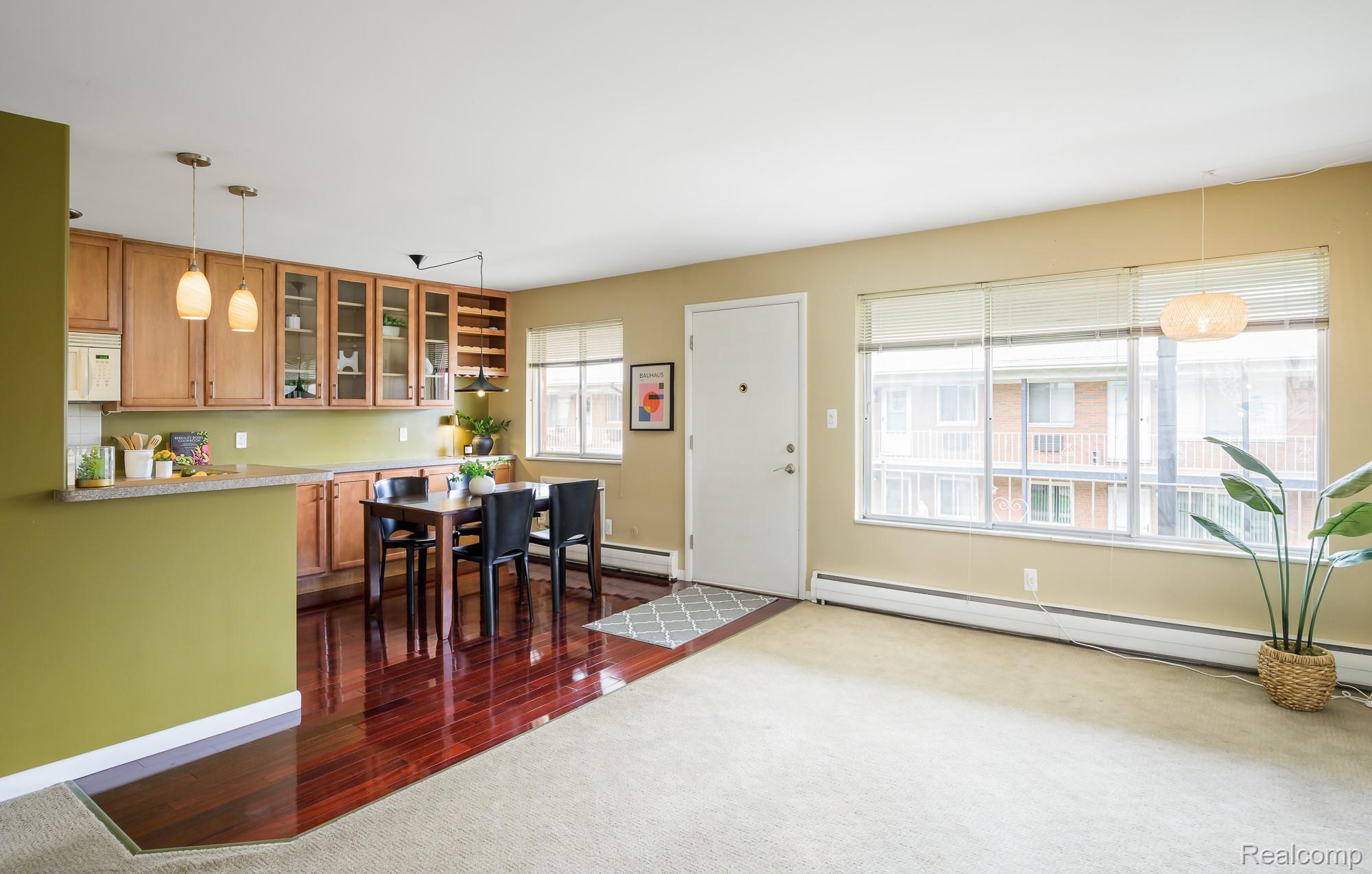 2125 Clawson Avenue 204