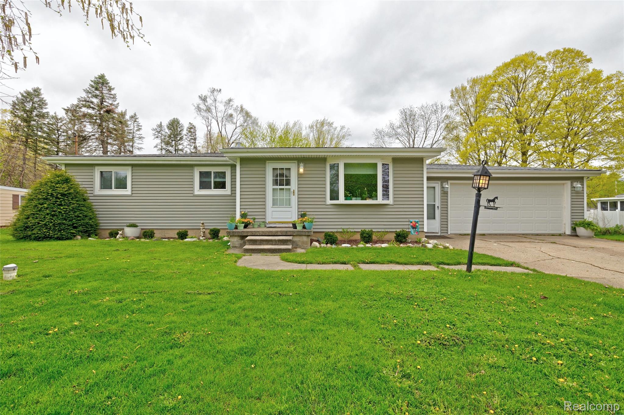 6437 Oriole Drive