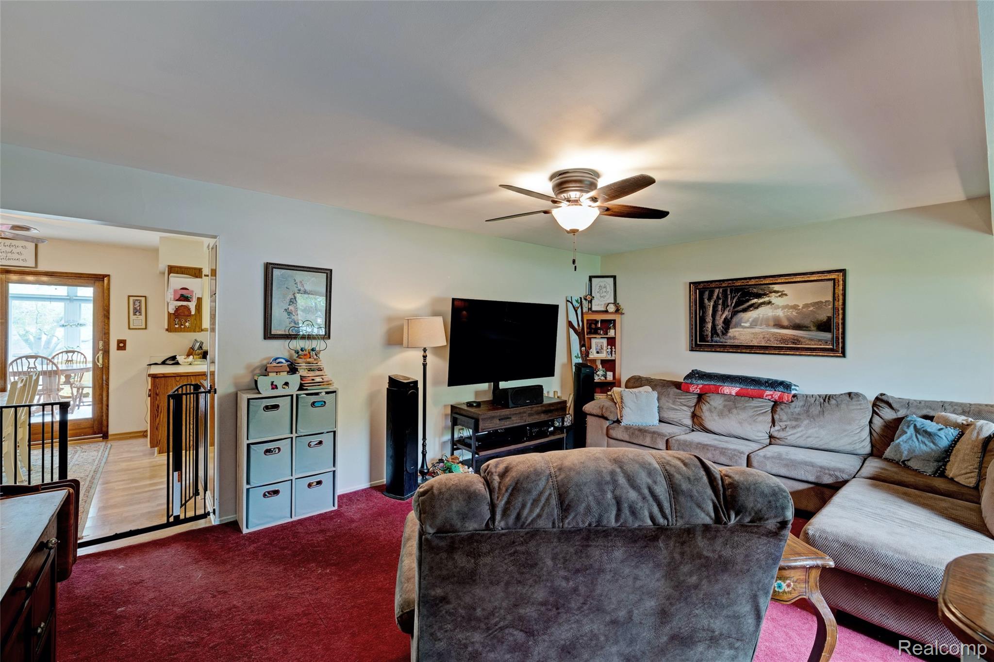 6437 Oriole Drive