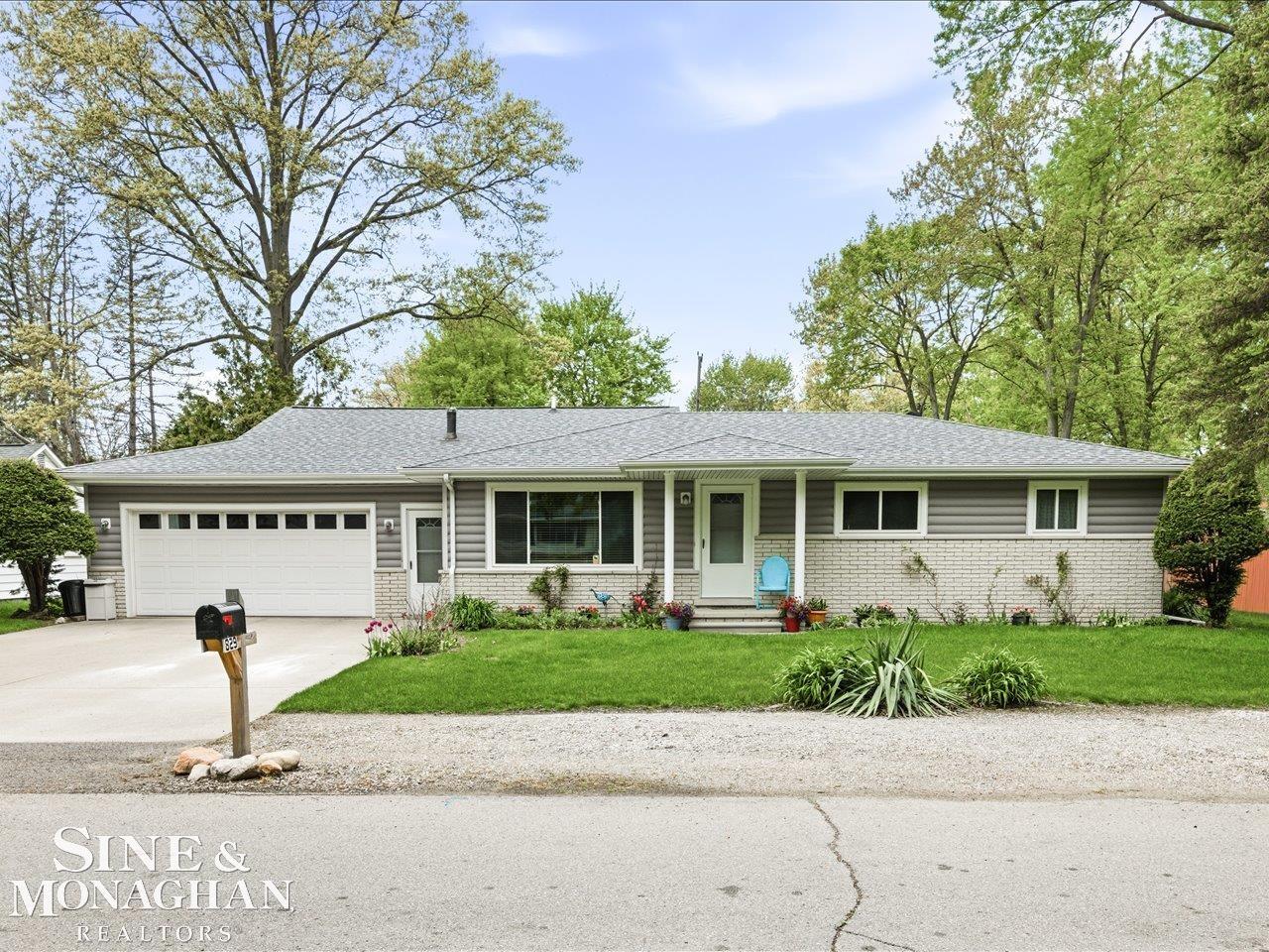 829 Townsend Cresent West Street