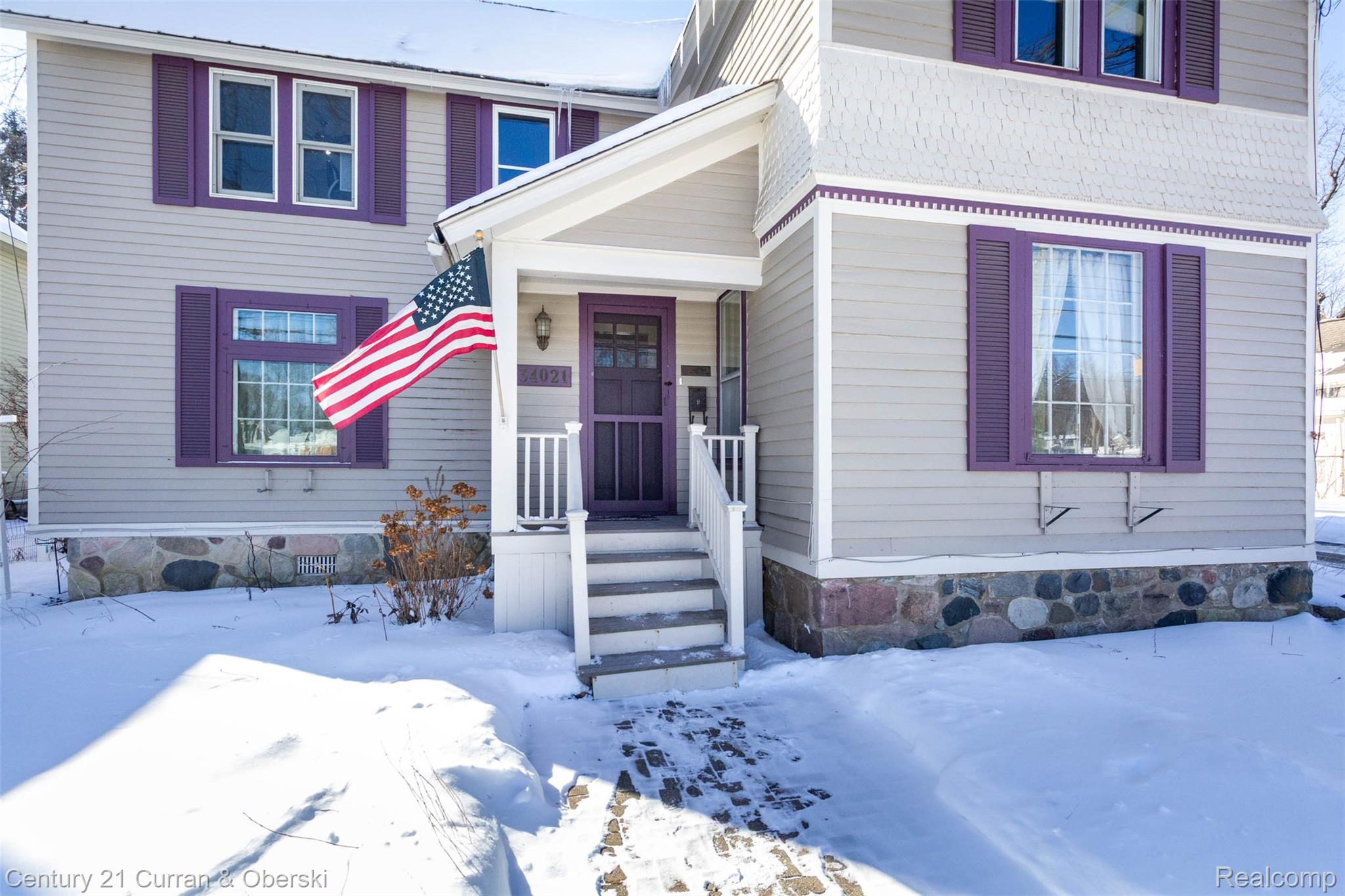 34021 Grand River Avenue