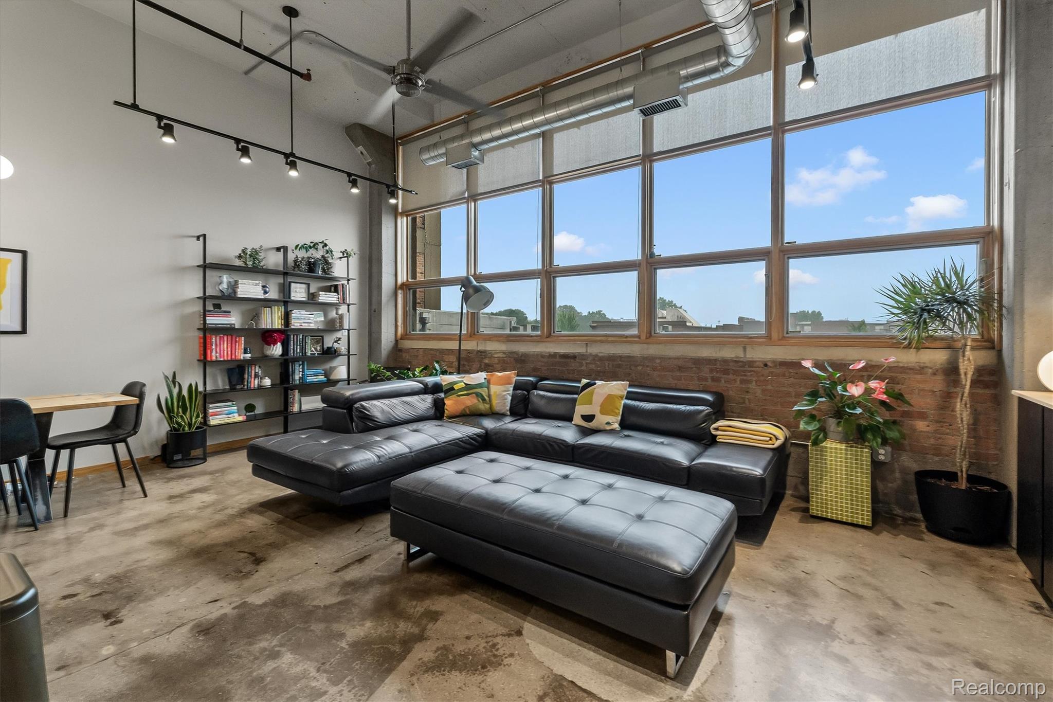 444 W Willis Street 304