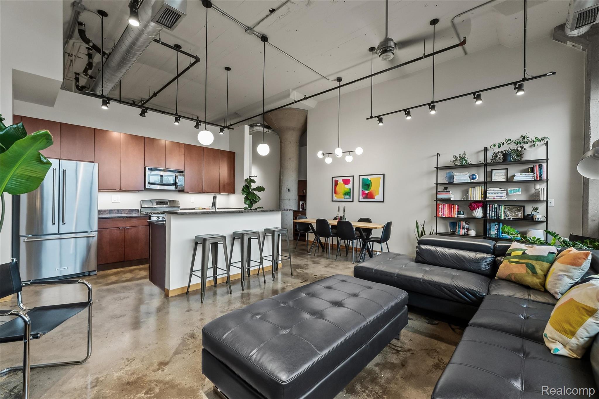444 W Willis Street 304