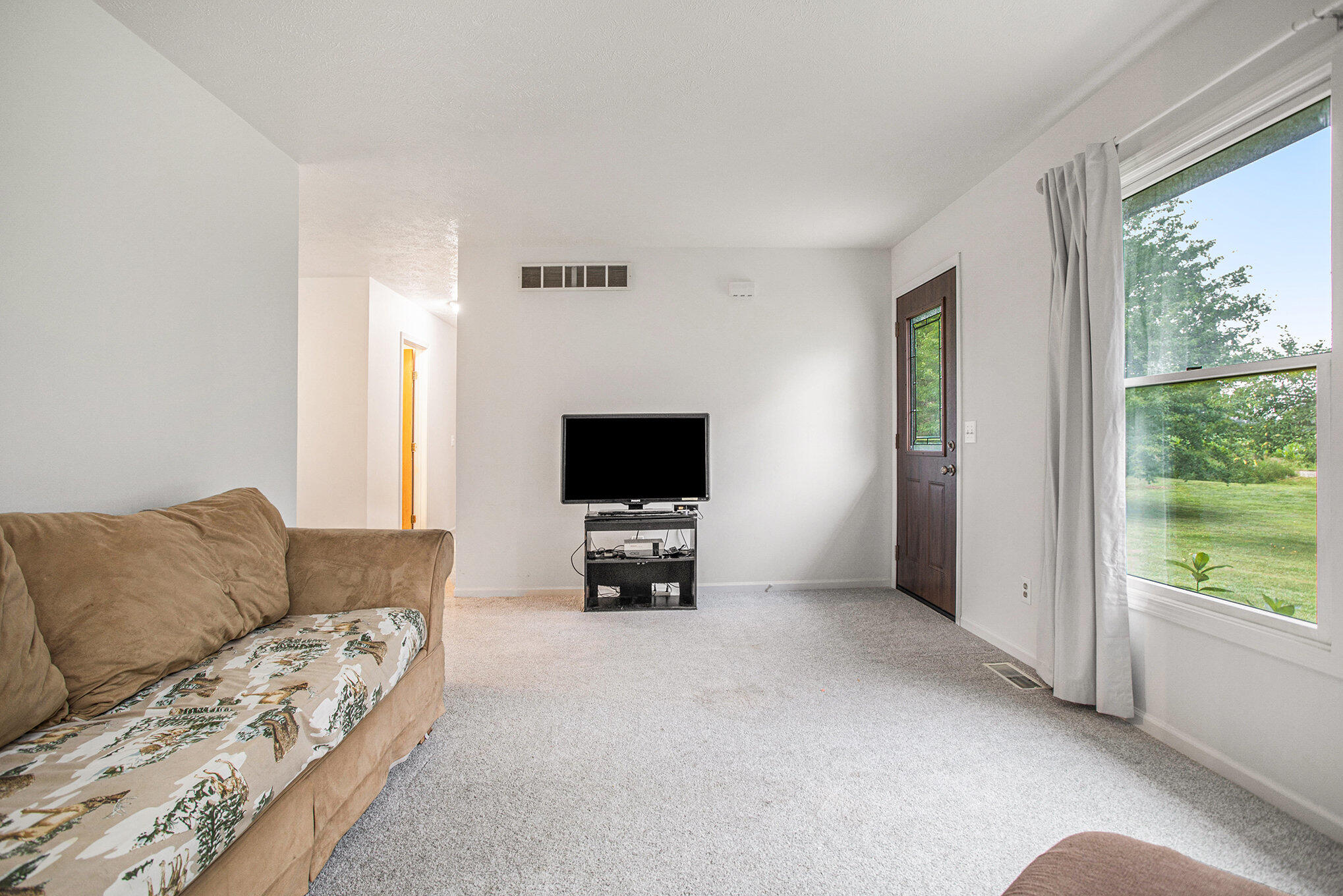 Carmel Township, Michigan 48813, United States, 3 Bedrooms Bedrooms, ,1 BathroomBathrooms,Residential,Pending,166505