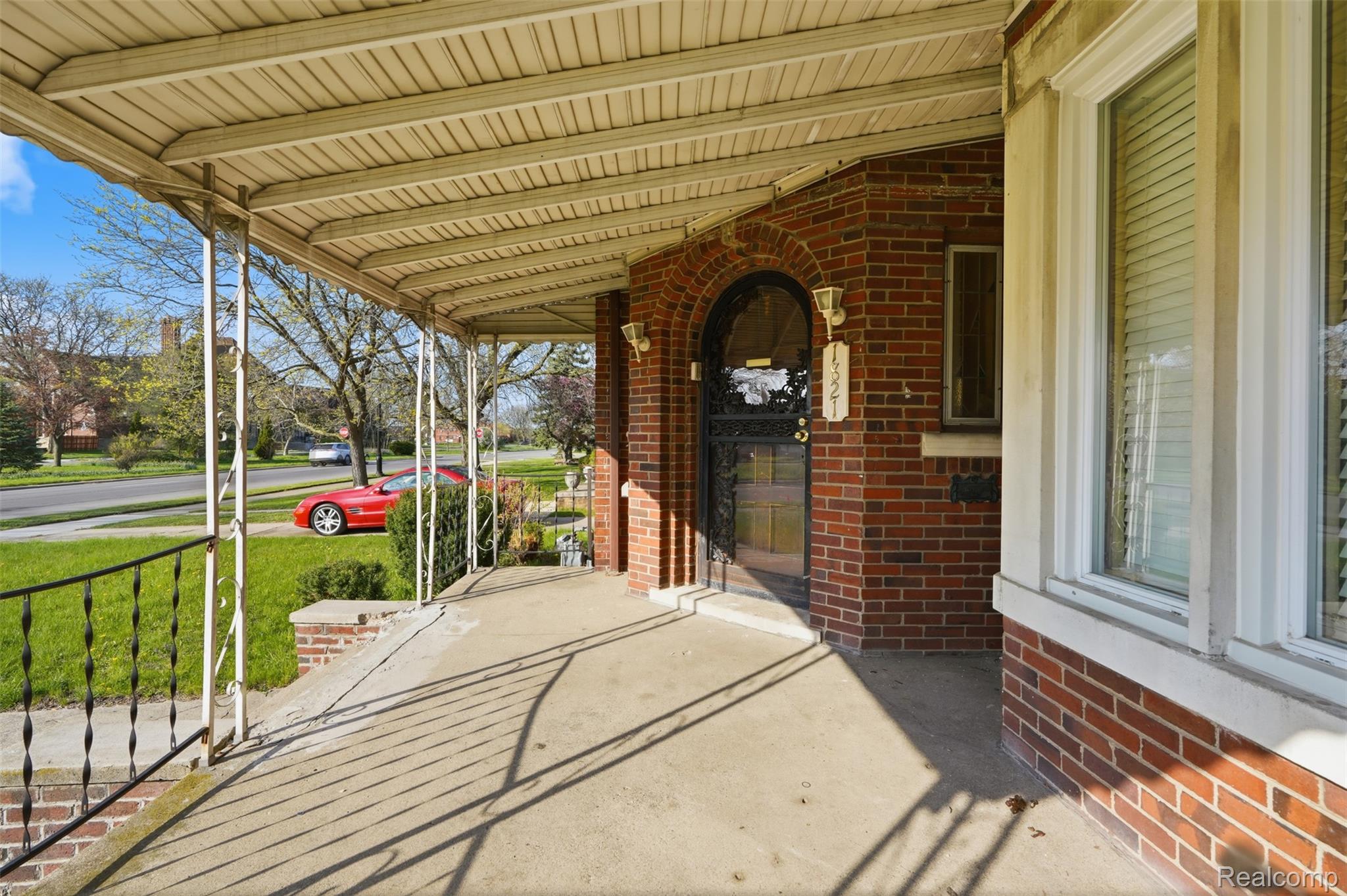 1821 Oakman Boulevard