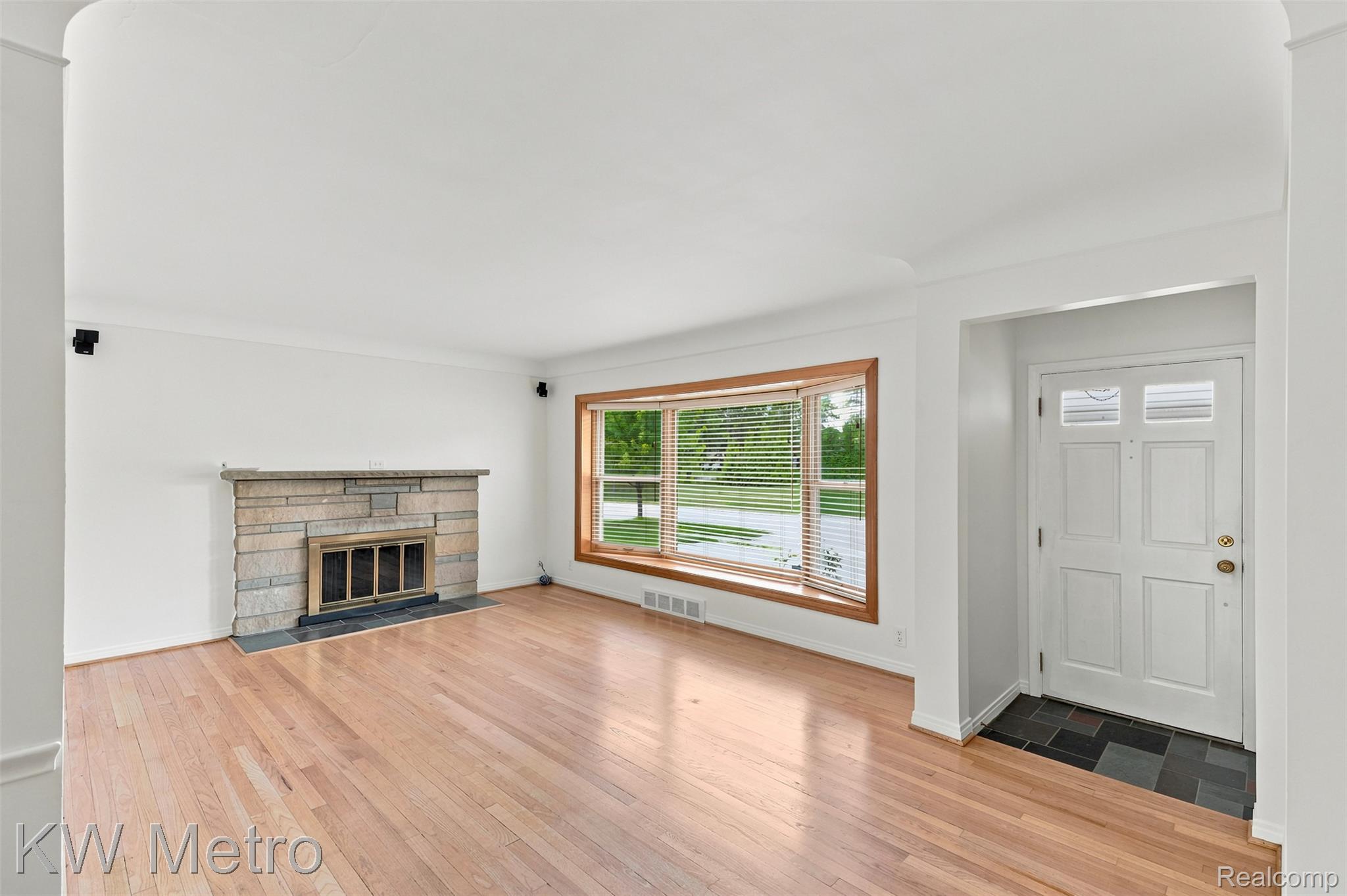 3912 Hillside Drive